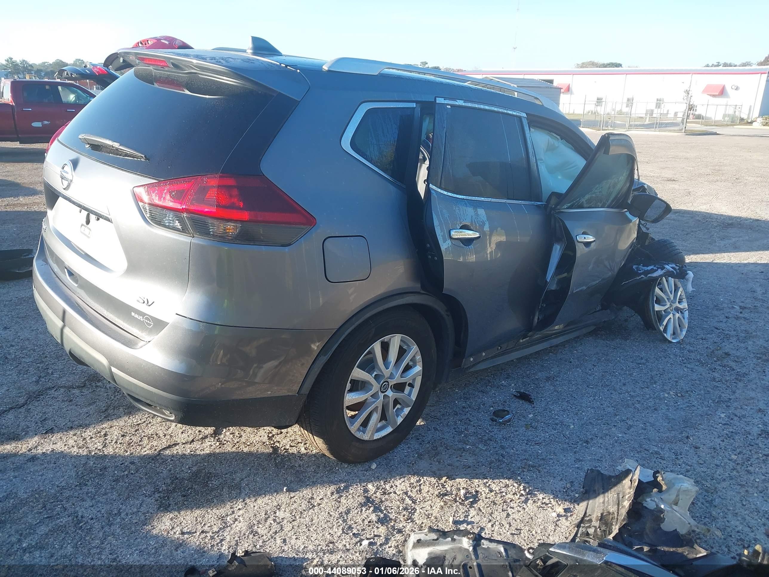 NISSAN ROGUE image 4