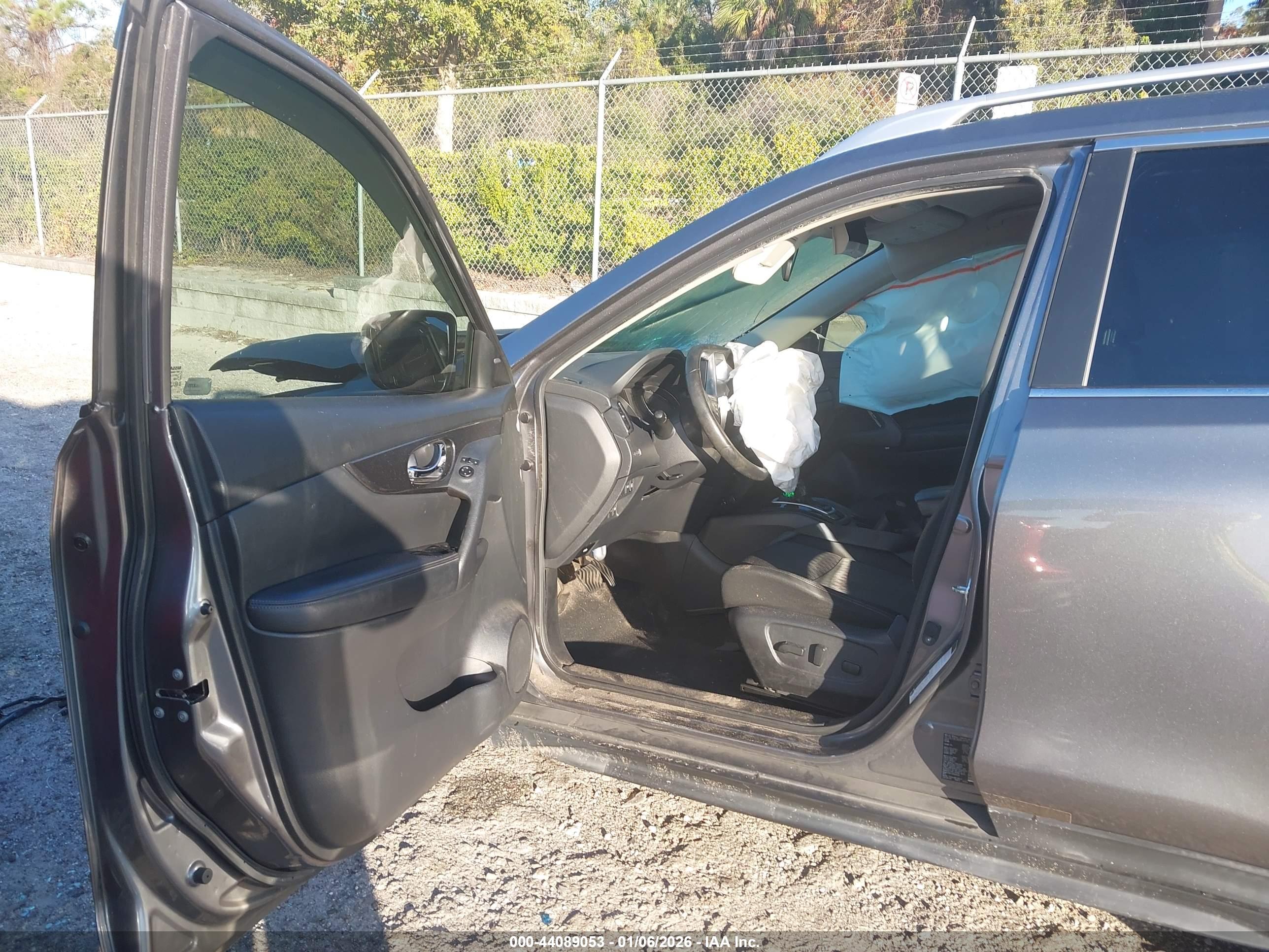 NISSAN ROGUE image 5