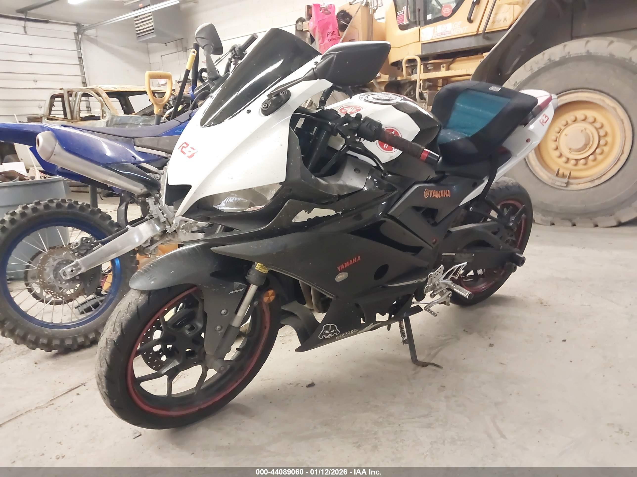 YAMAHA YZFR3 image 2