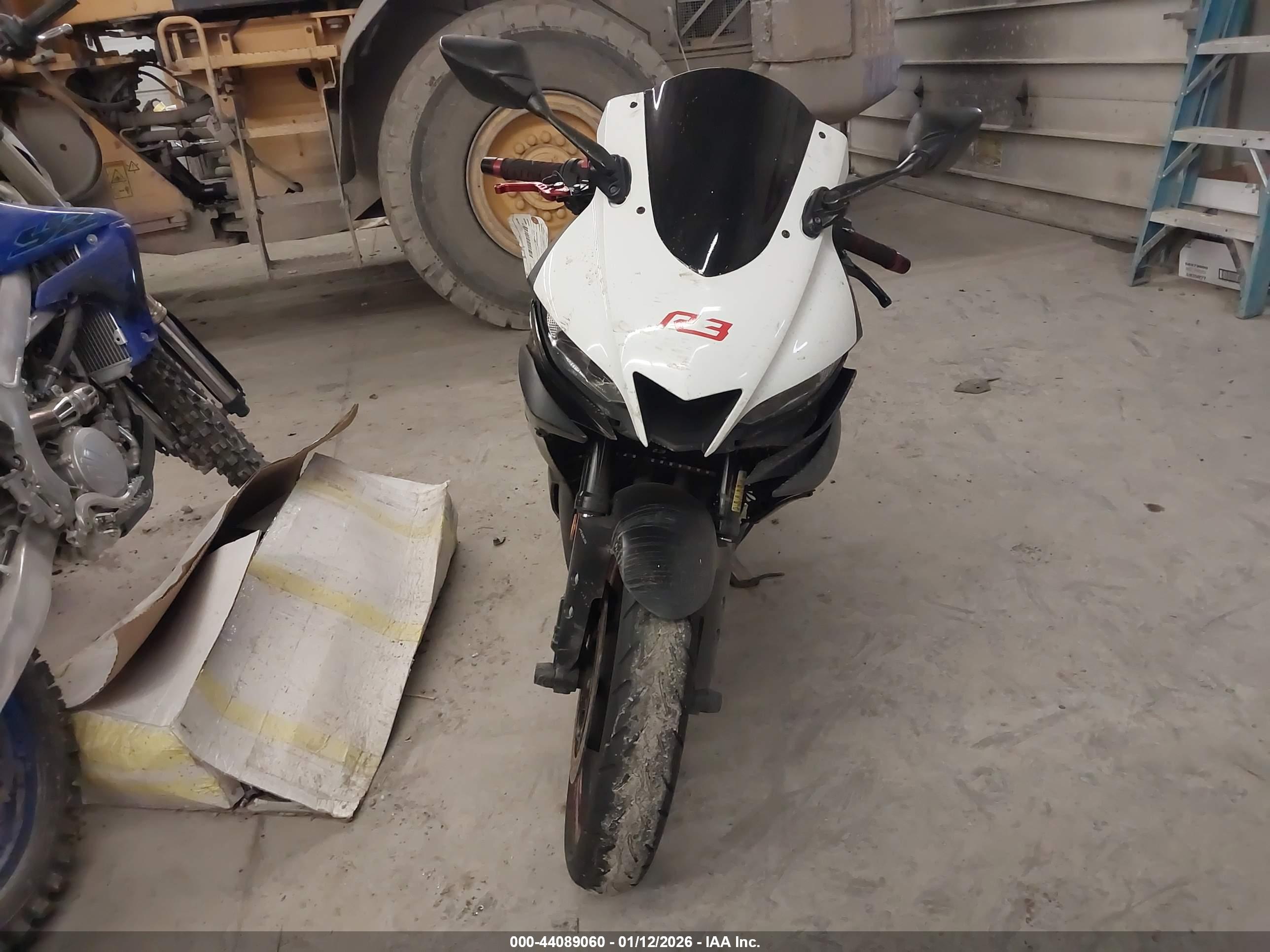 YAMAHA YZFR3 image 5