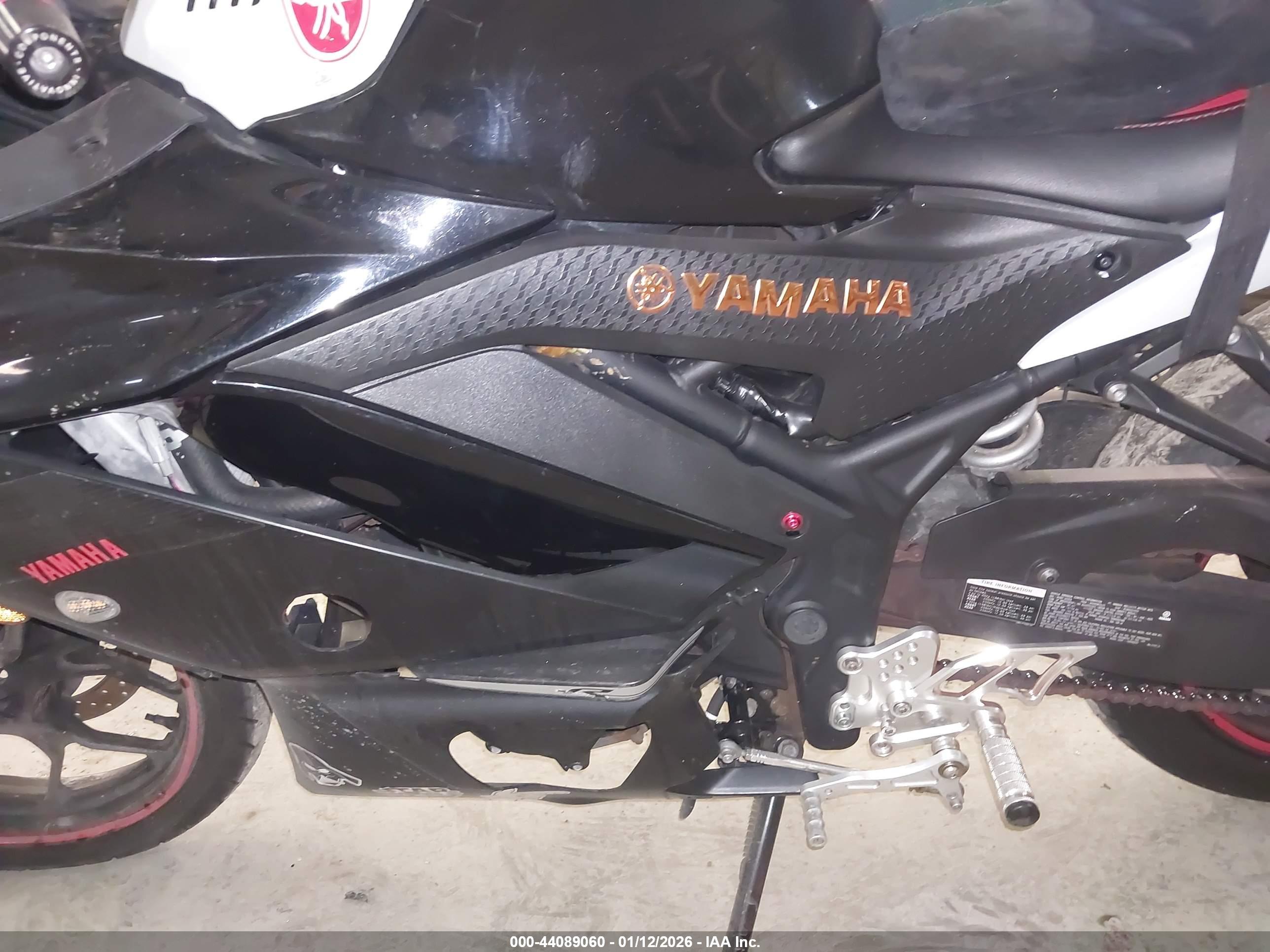 YAMAHA YZFR3 image 9
