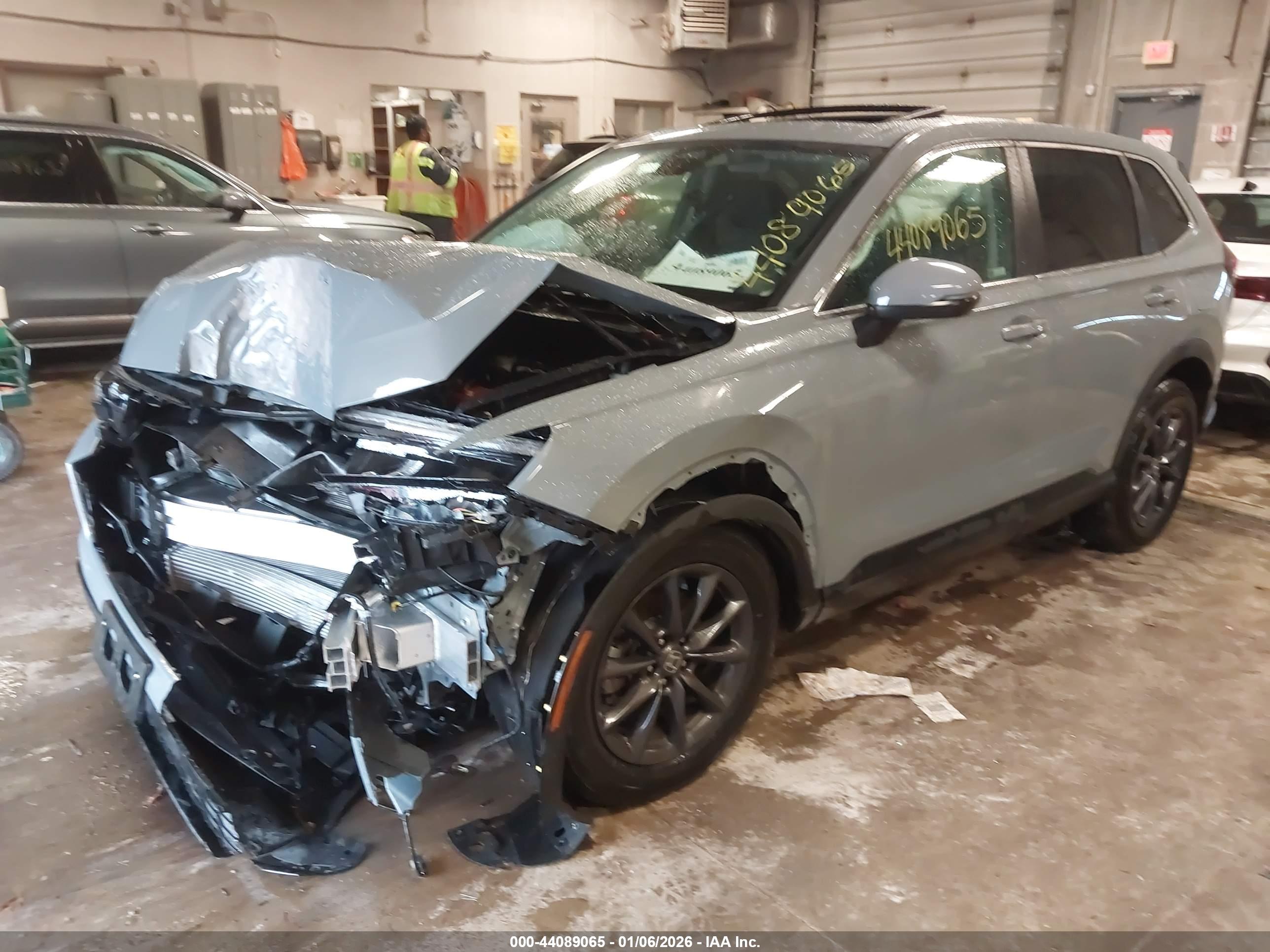 HONDA CR-V image 2