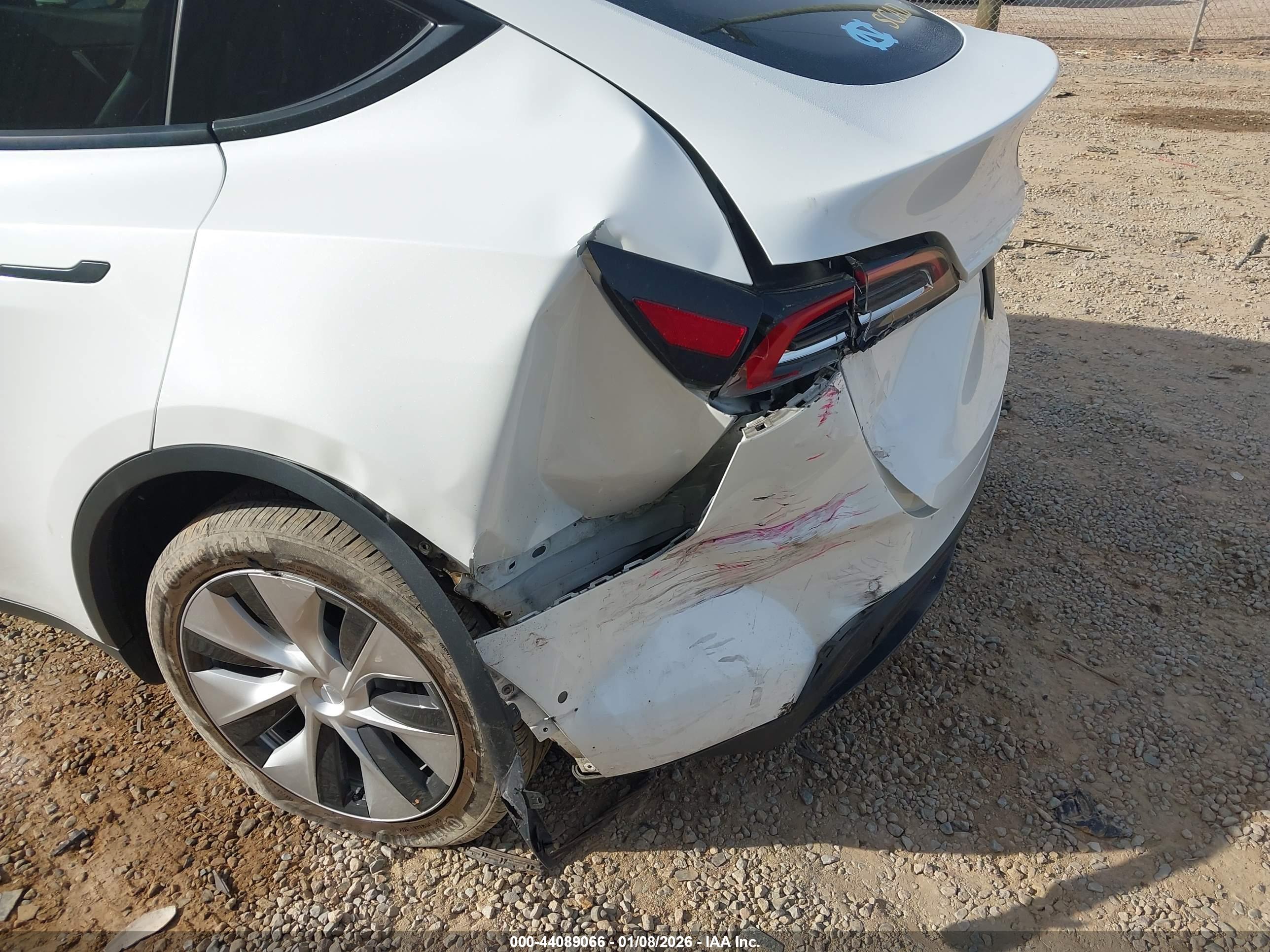 TESLA MODEL image 6
