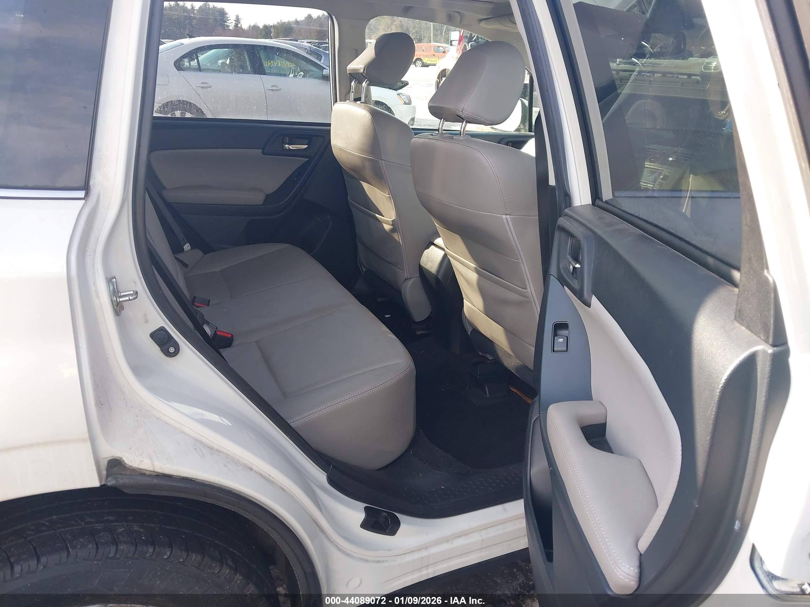 SUBARU FORESTER image 8