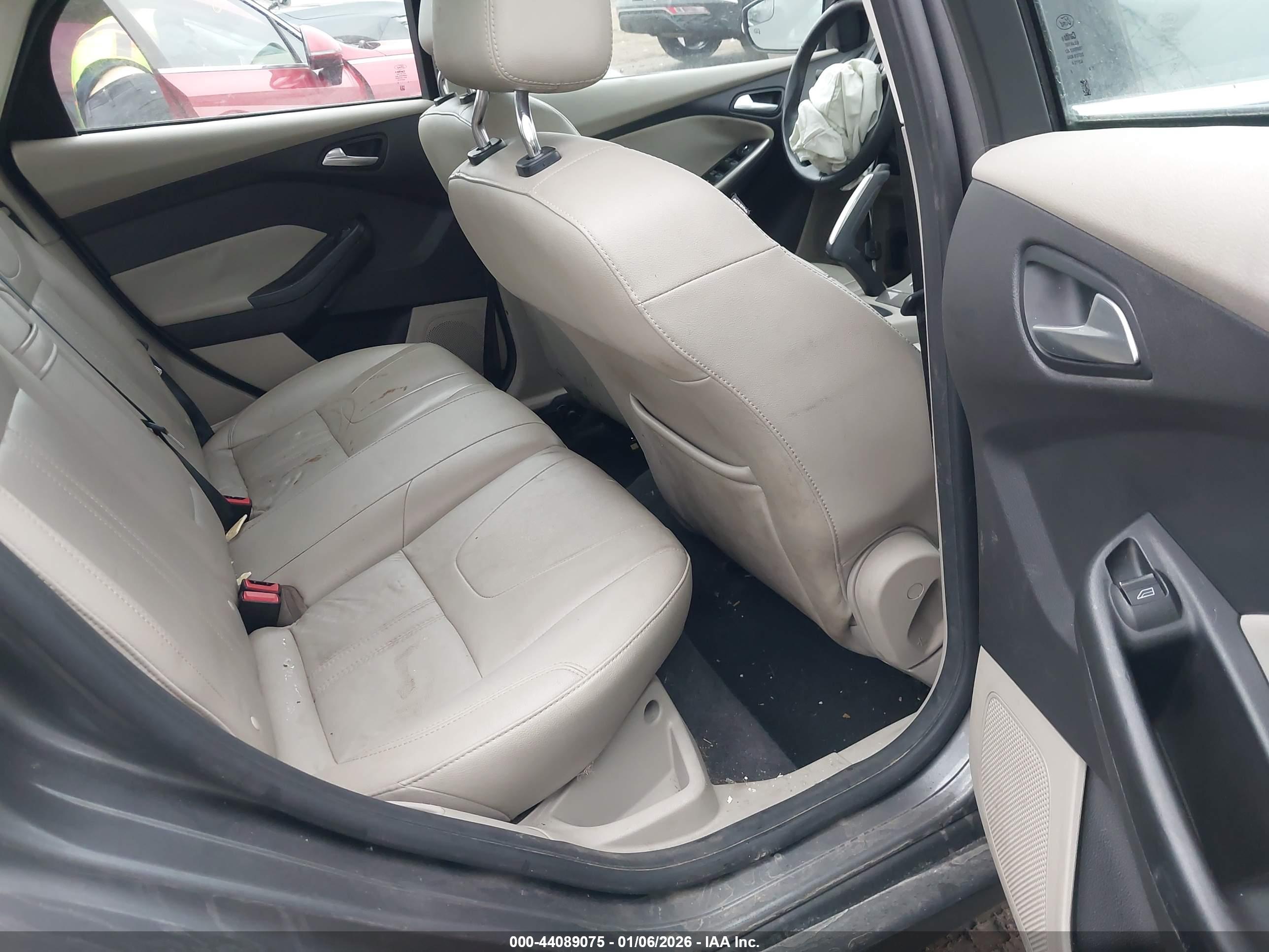 FORD FOCUS image 8
