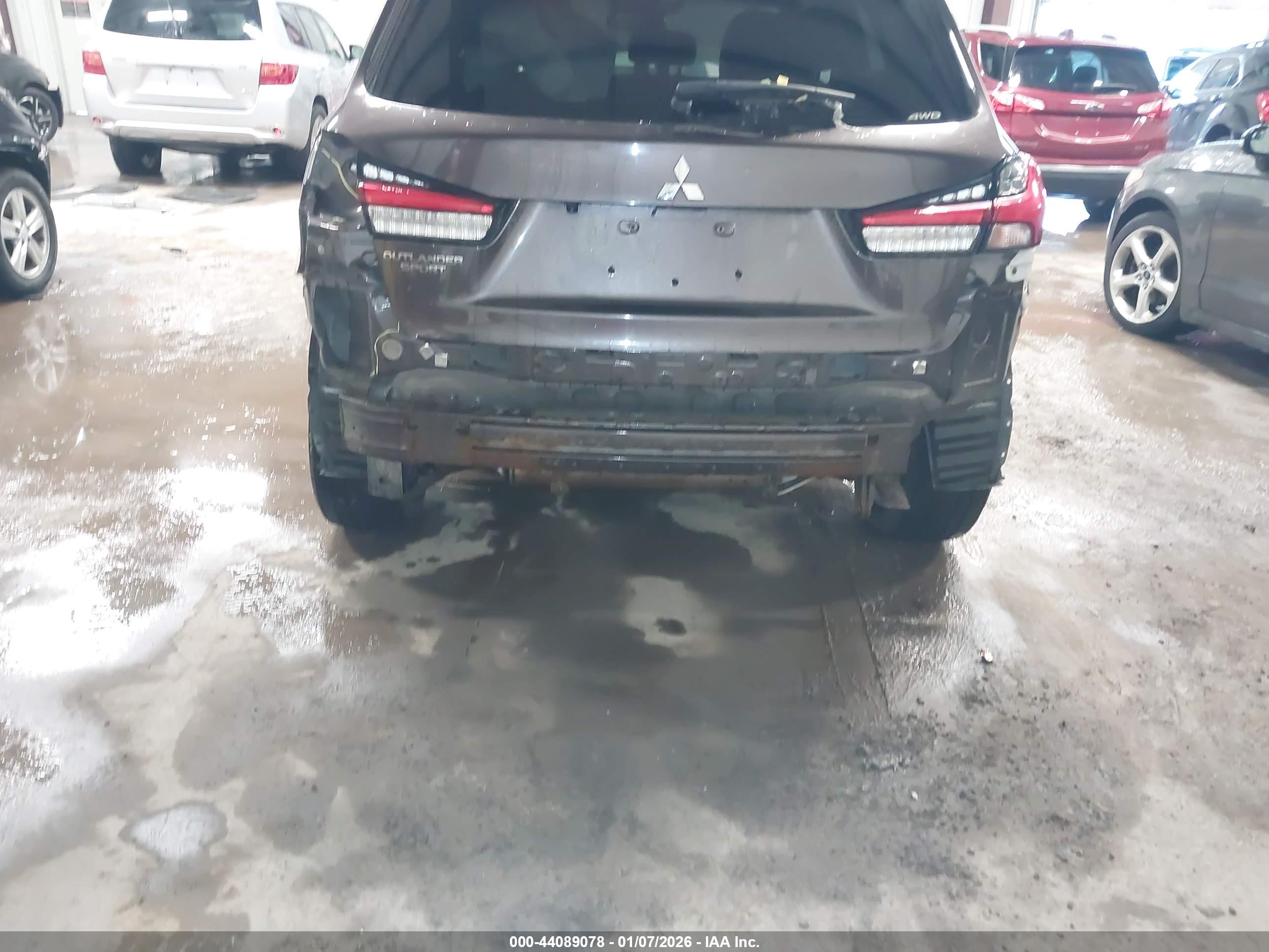 MITSUBISHI OUTLANDER image 6