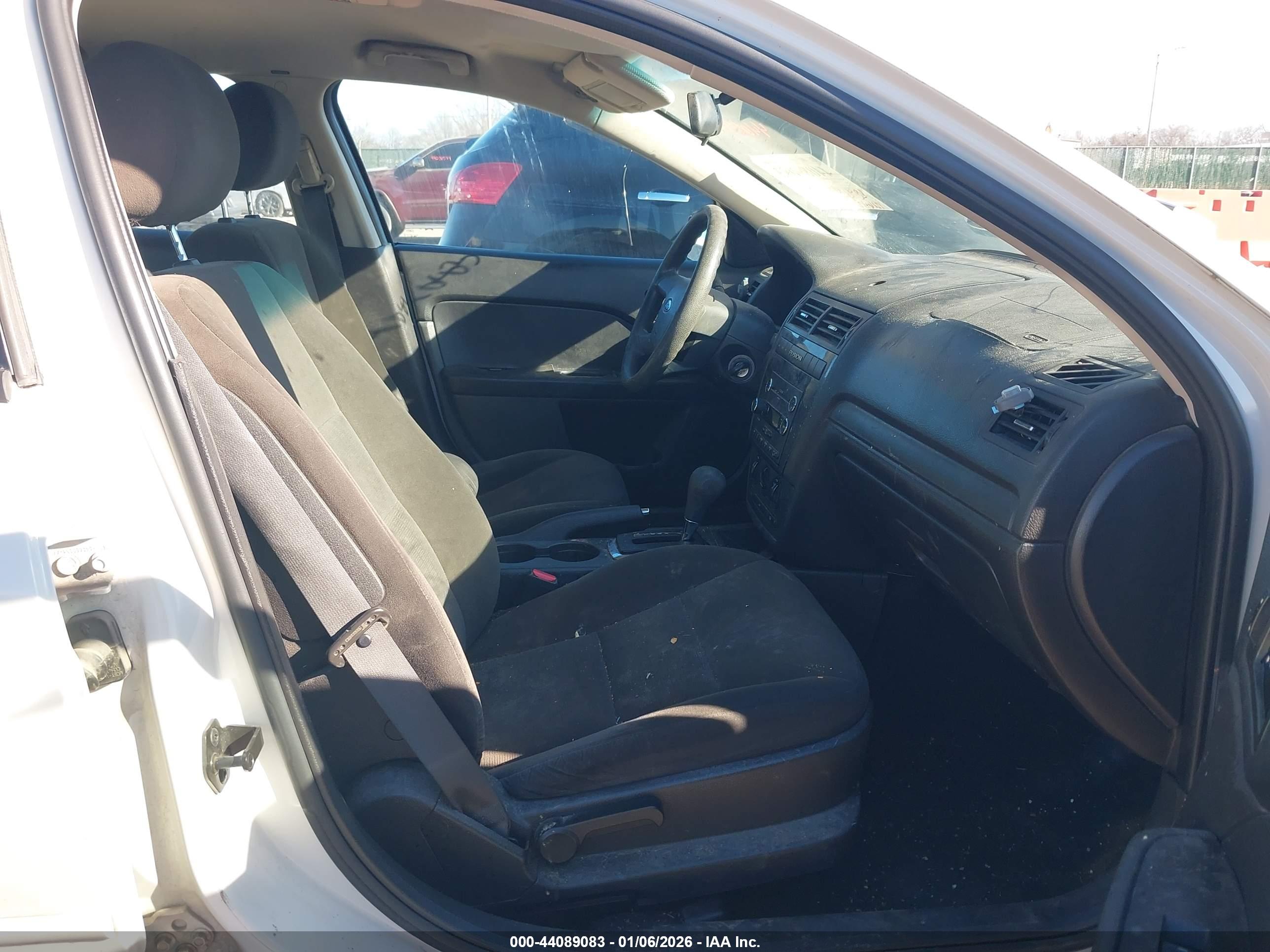 FORD FUSION image 5