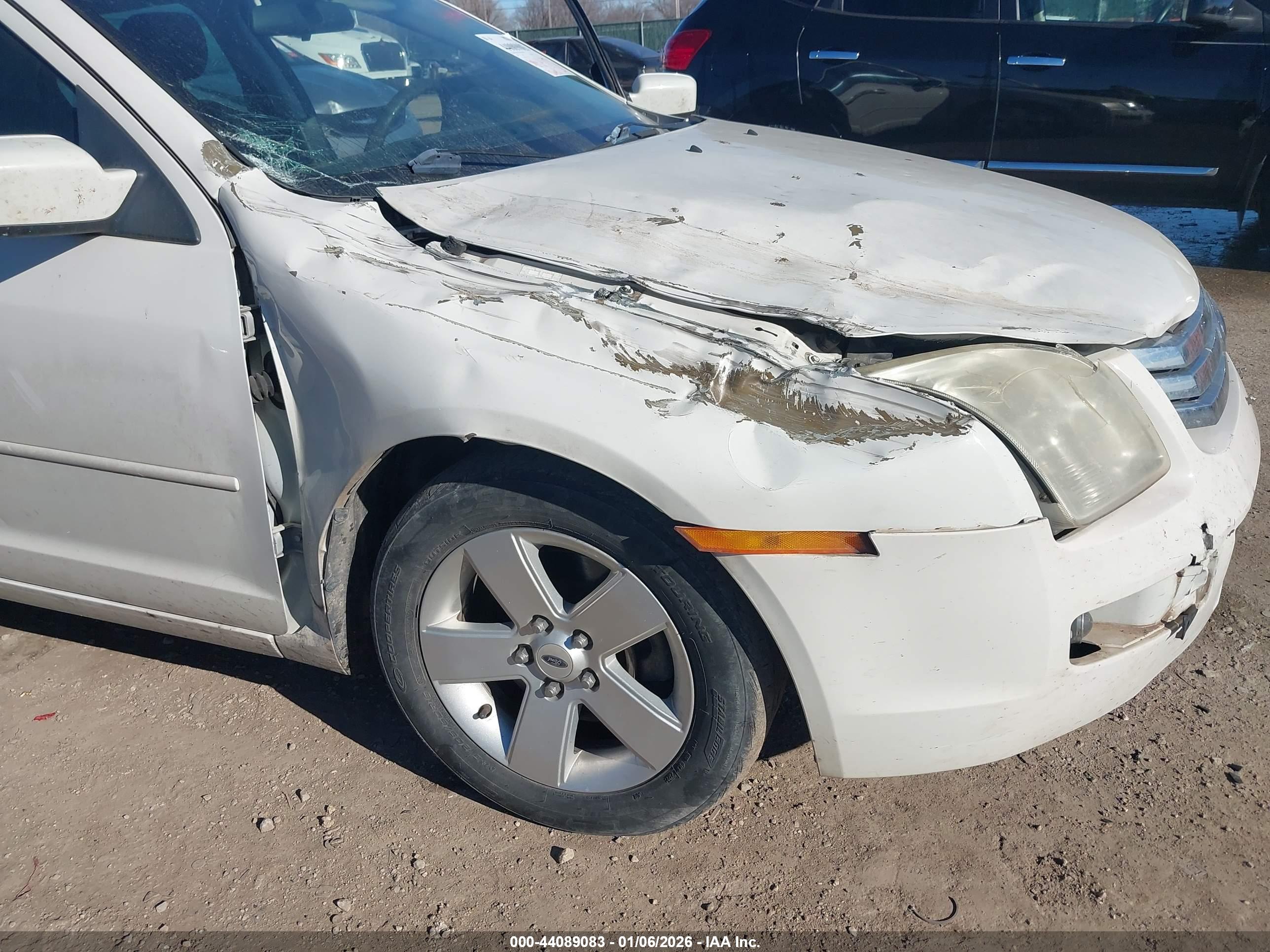 FORD FUSION image 6