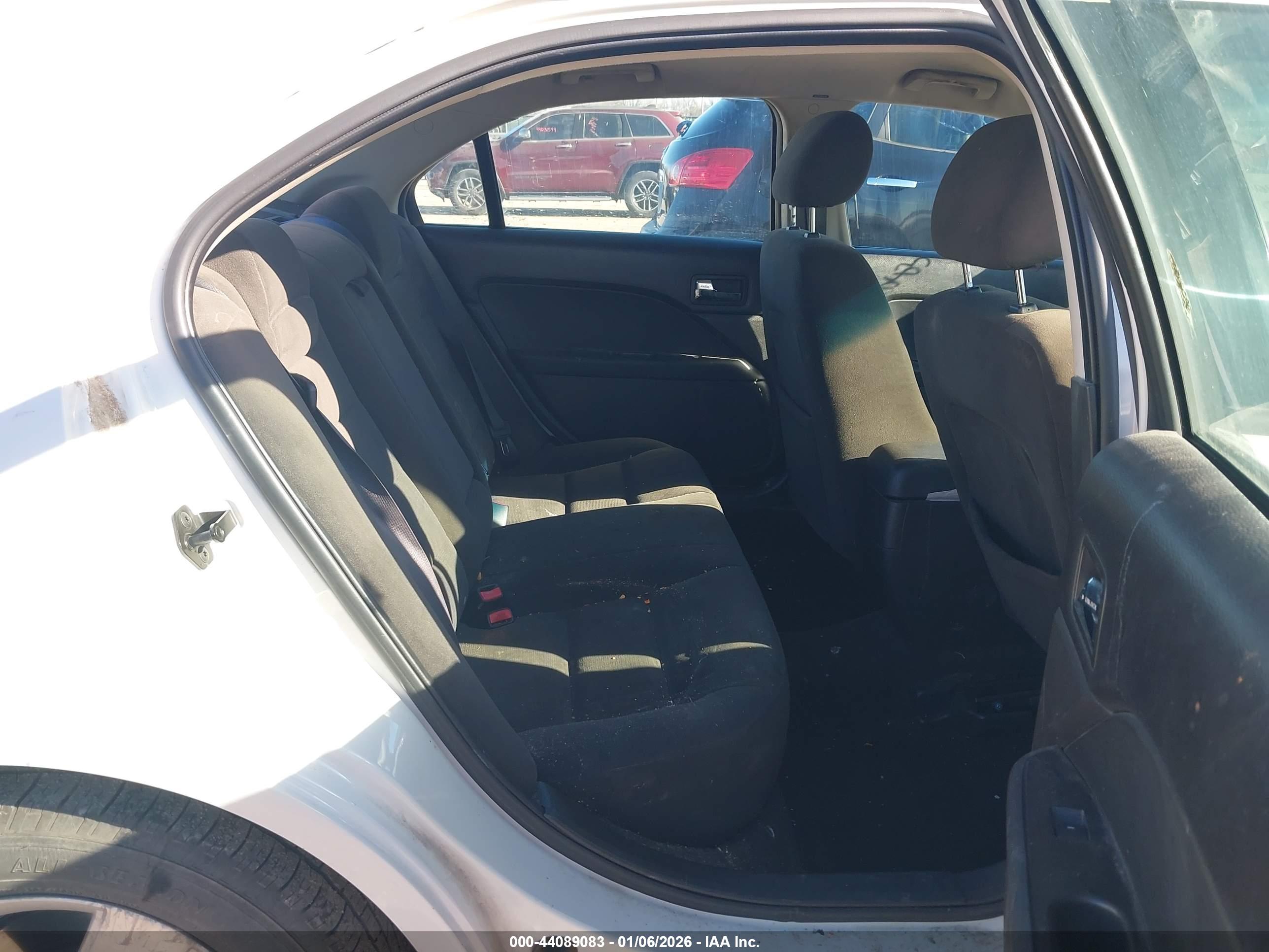 FORD FUSION image 8