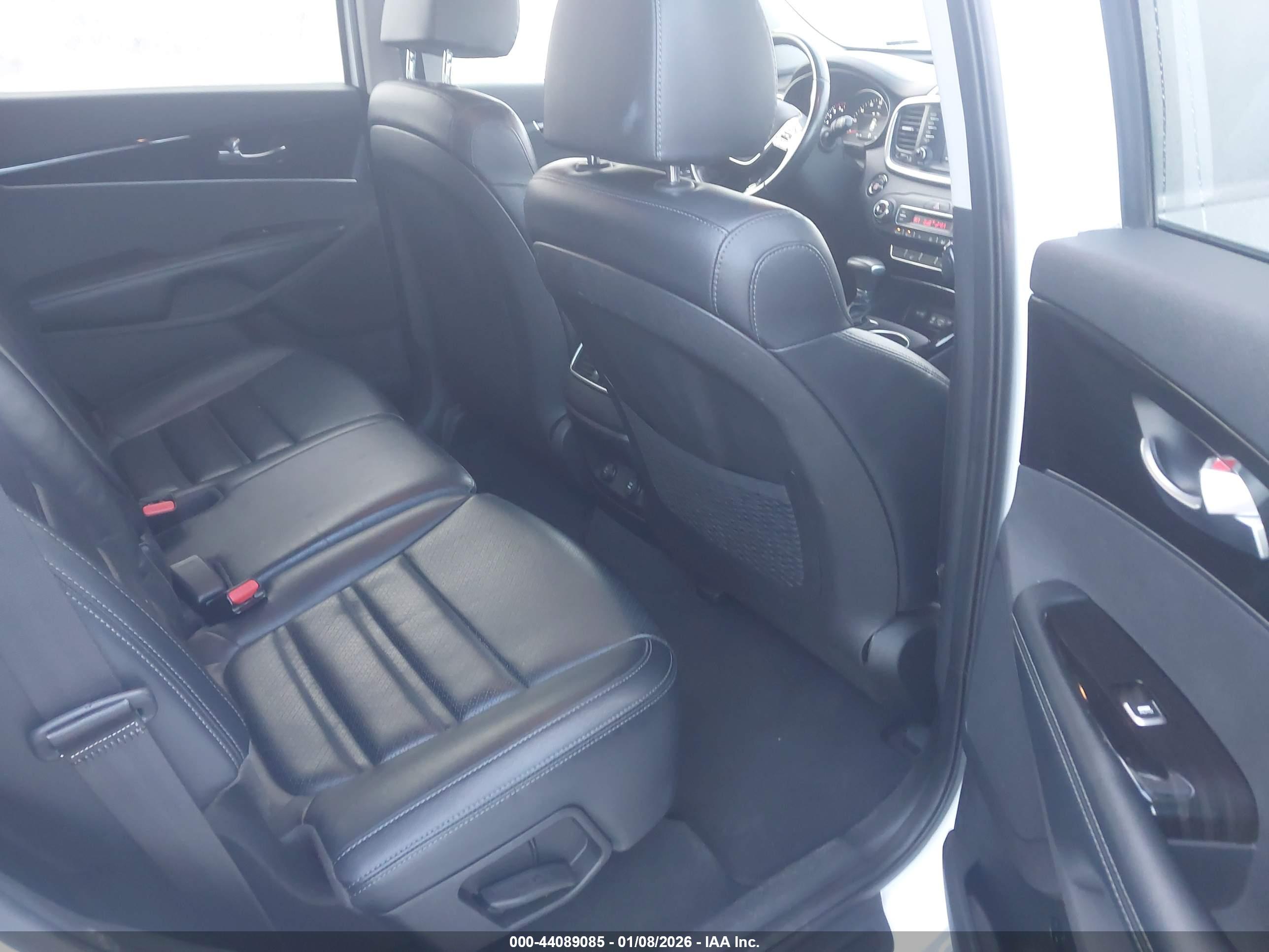 KIA SORENTO image 8