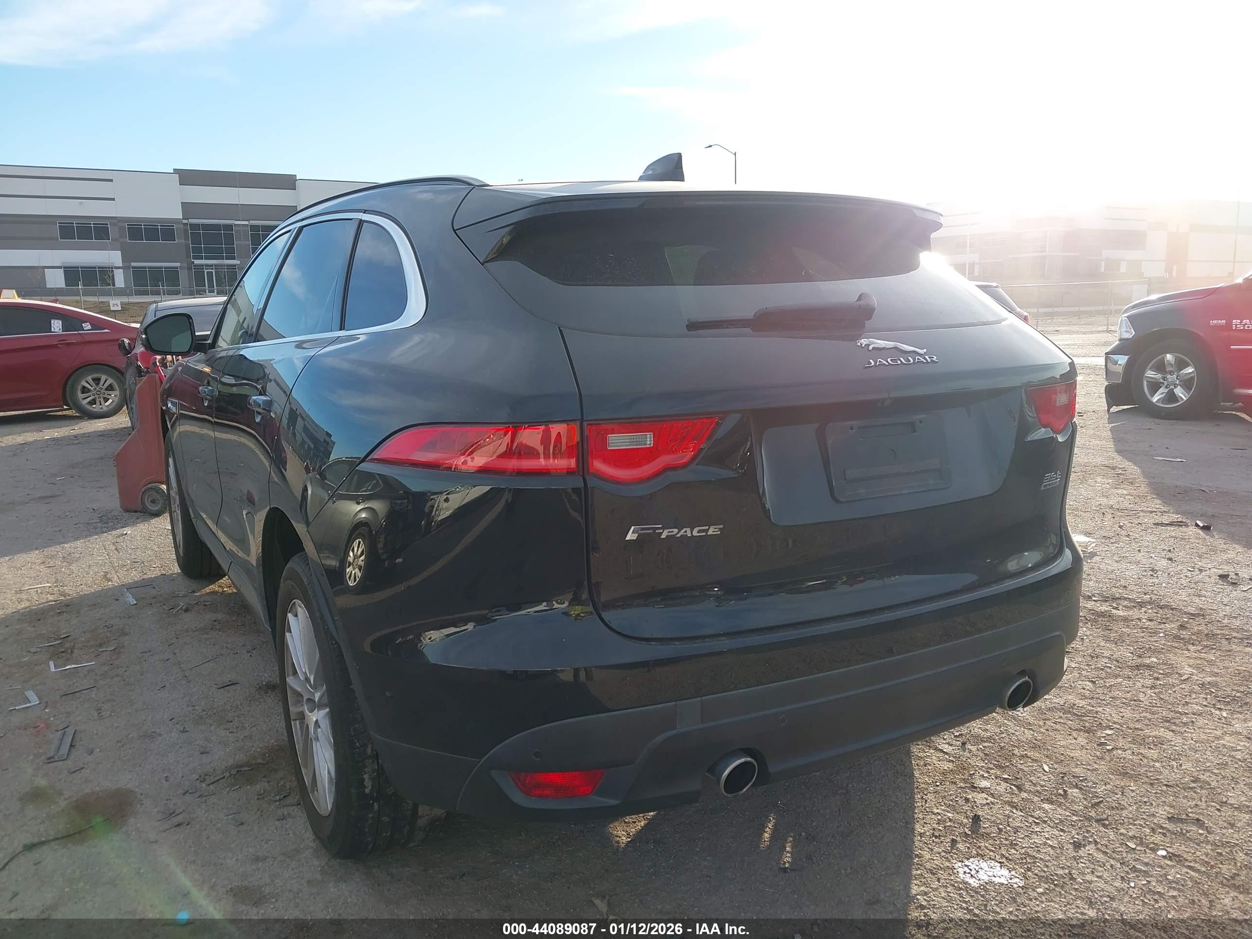 JAGUAR F-PACE image 3