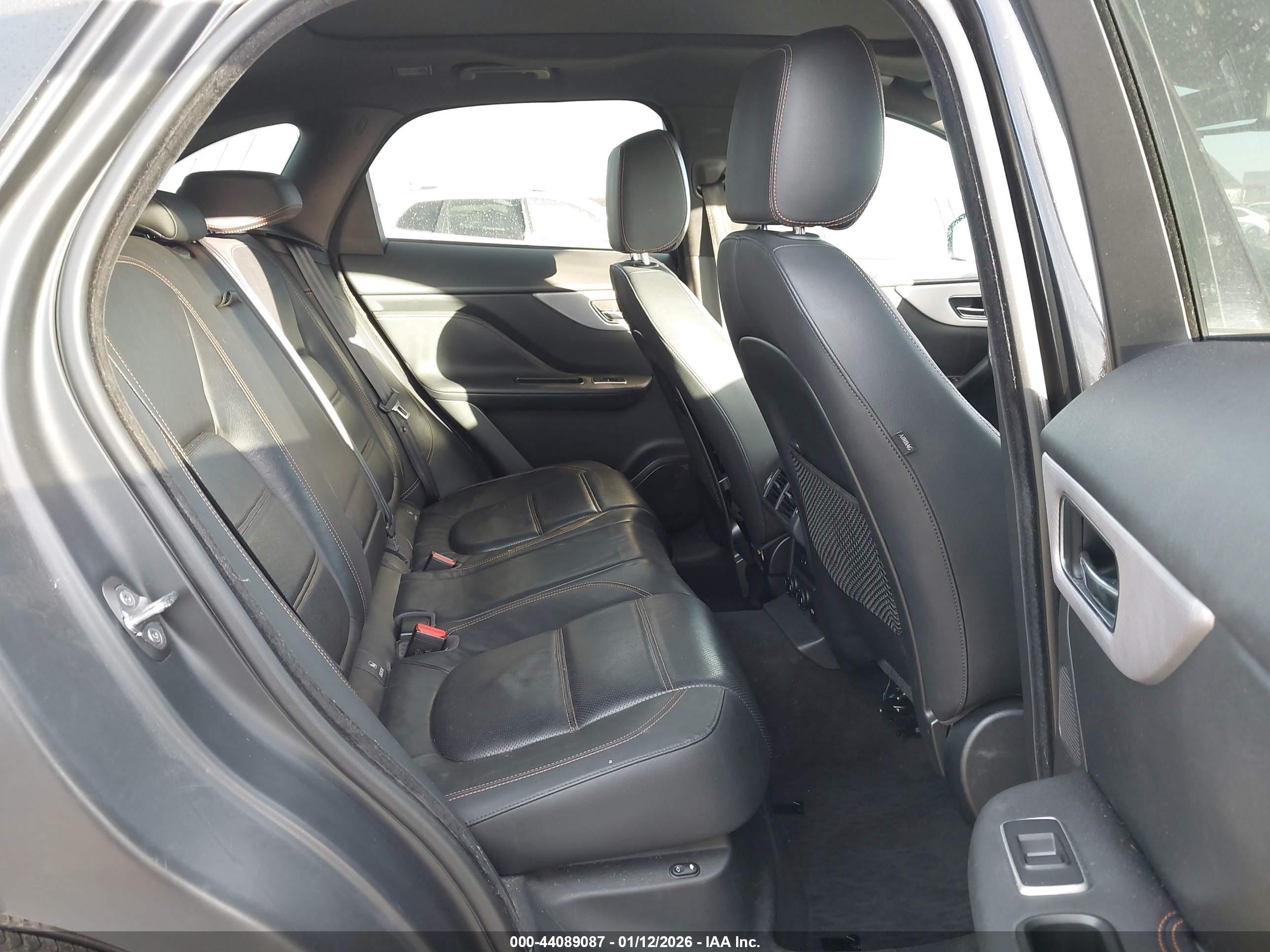 JAGUAR F-PACE image 8