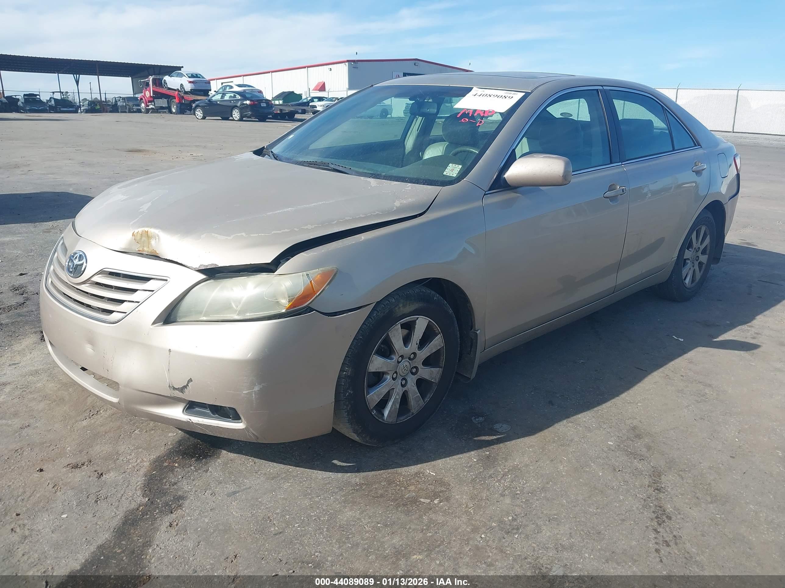 TOYOTA CAMRY image 2