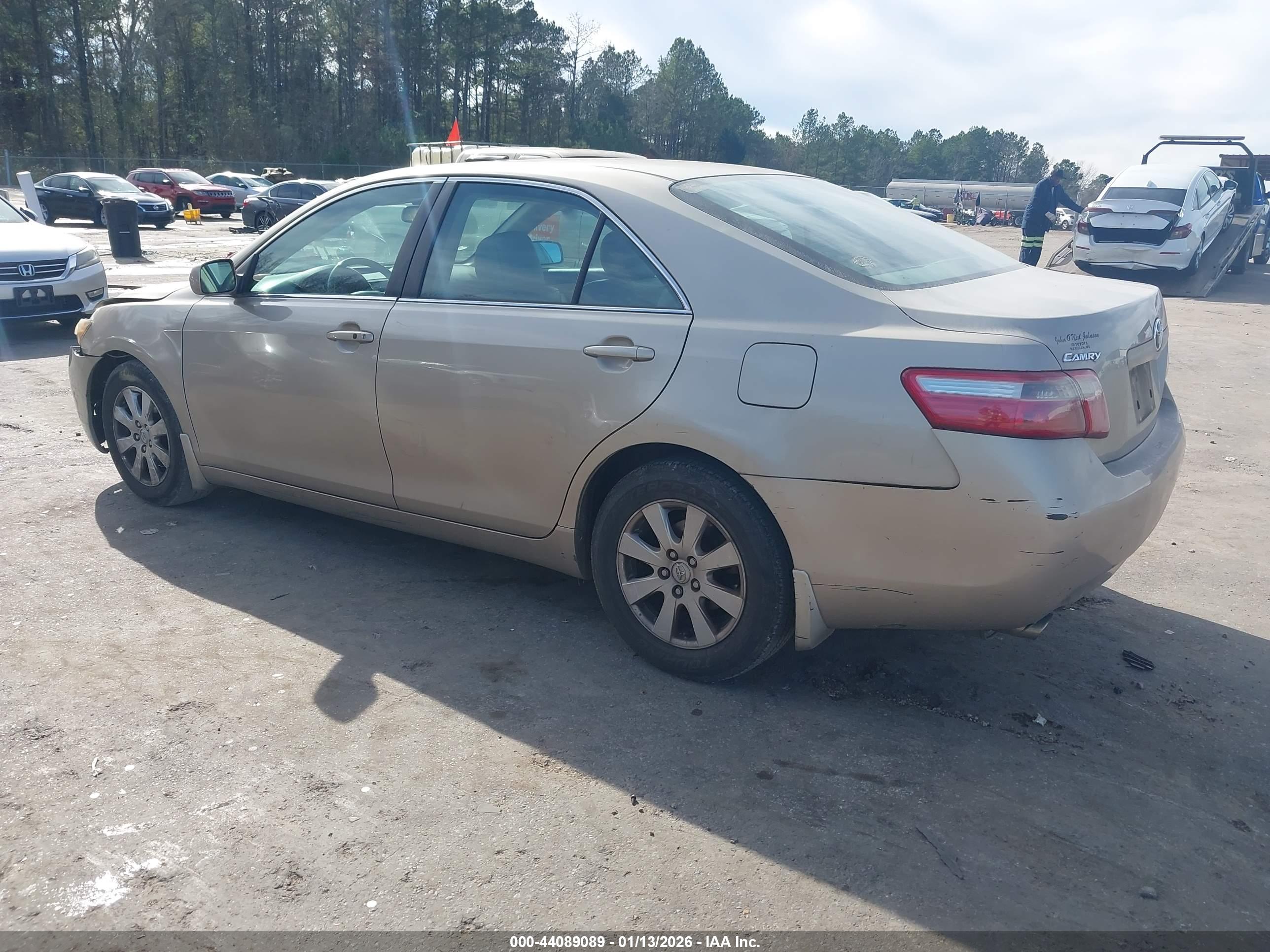 TOYOTA CAMRY image 3