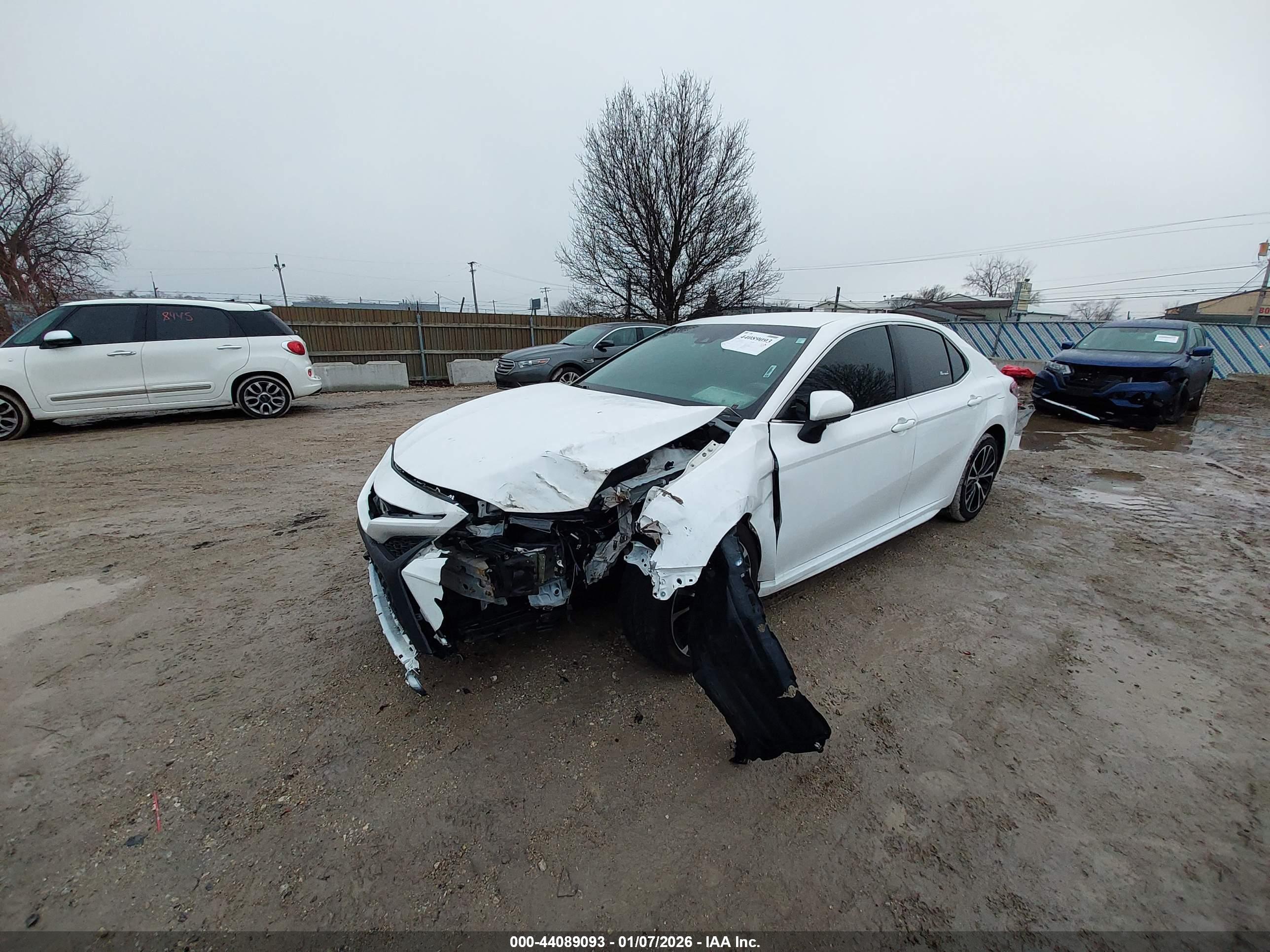 TOYOTA CAMRY image 2