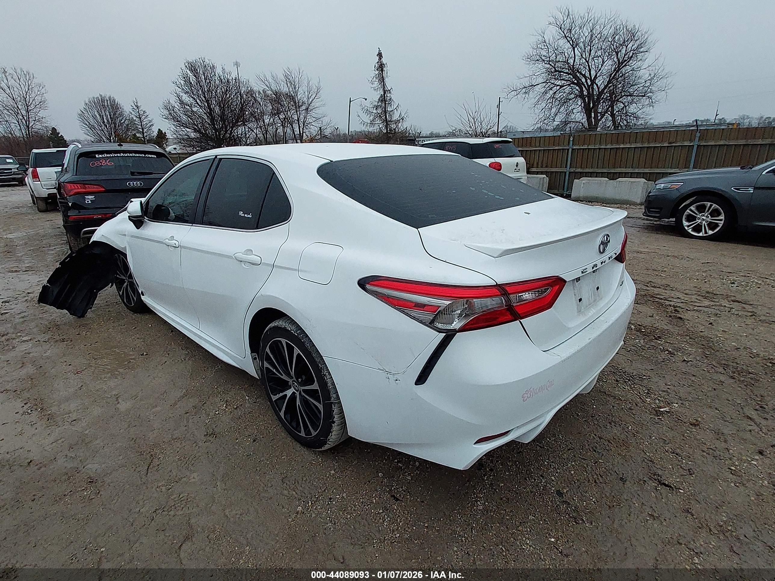 TOYOTA CAMRY image 3
