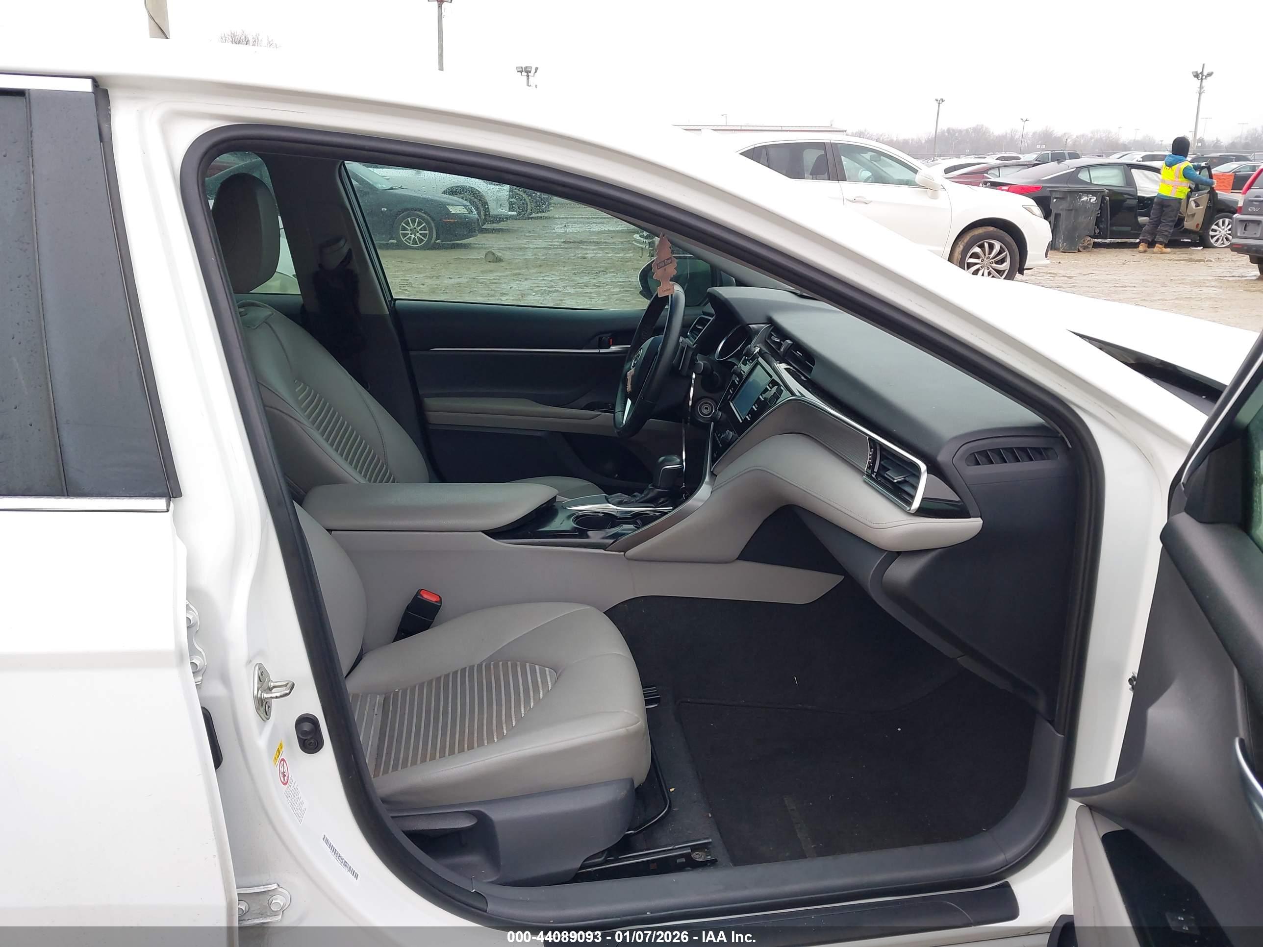 TOYOTA CAMRY image 5
