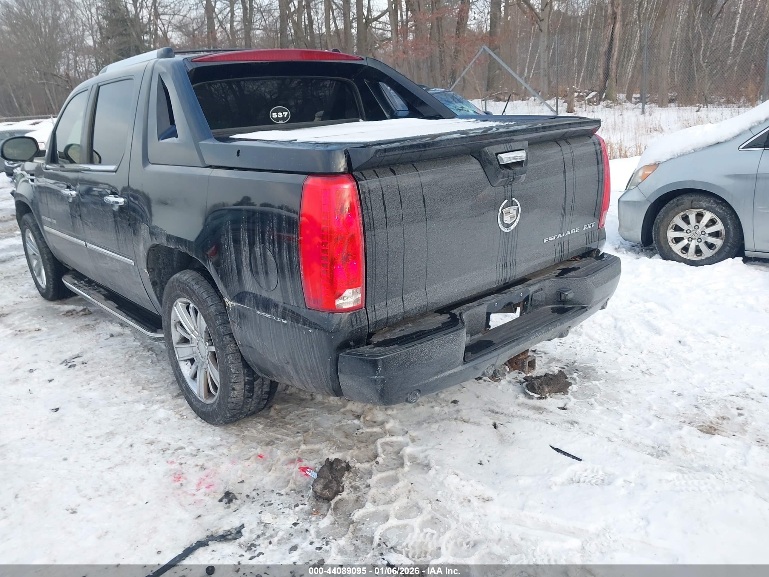 CADILLAC ESCALADE image 3