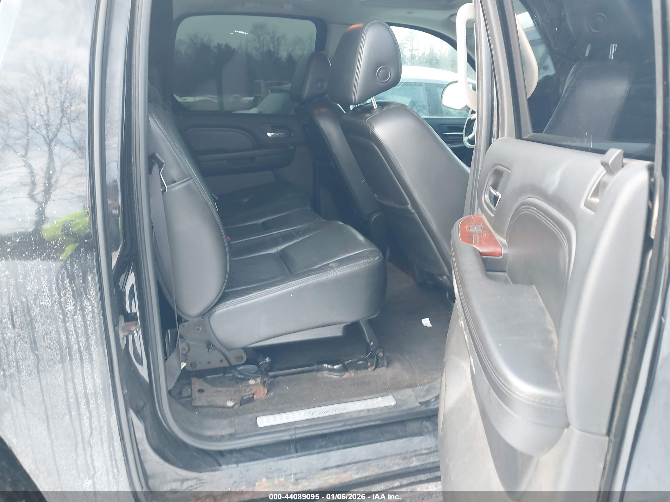 CADILLAC ESCALADE image 8