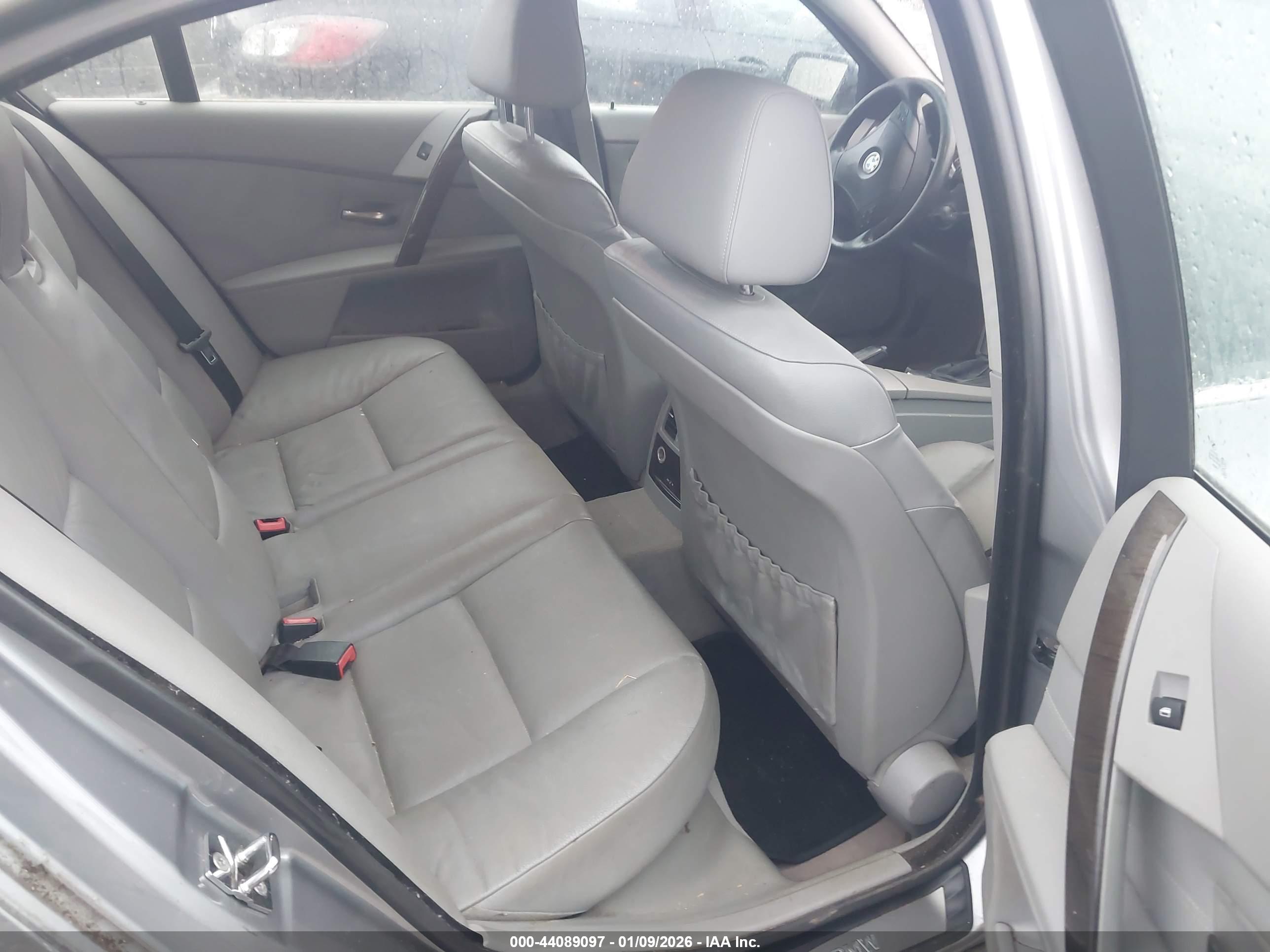 BMW 530XI image 8