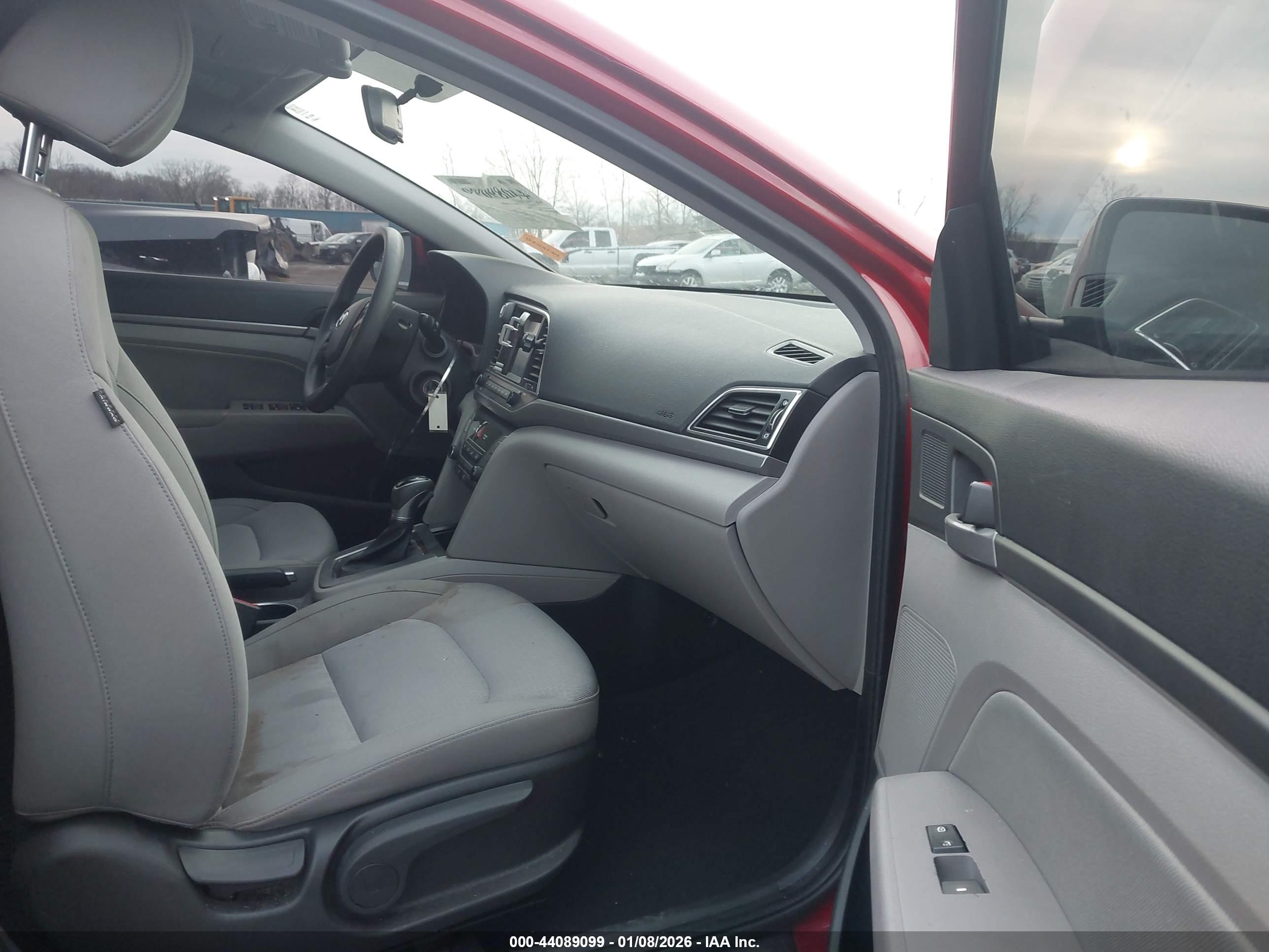 HYUNDAI ELANTRA image 5
