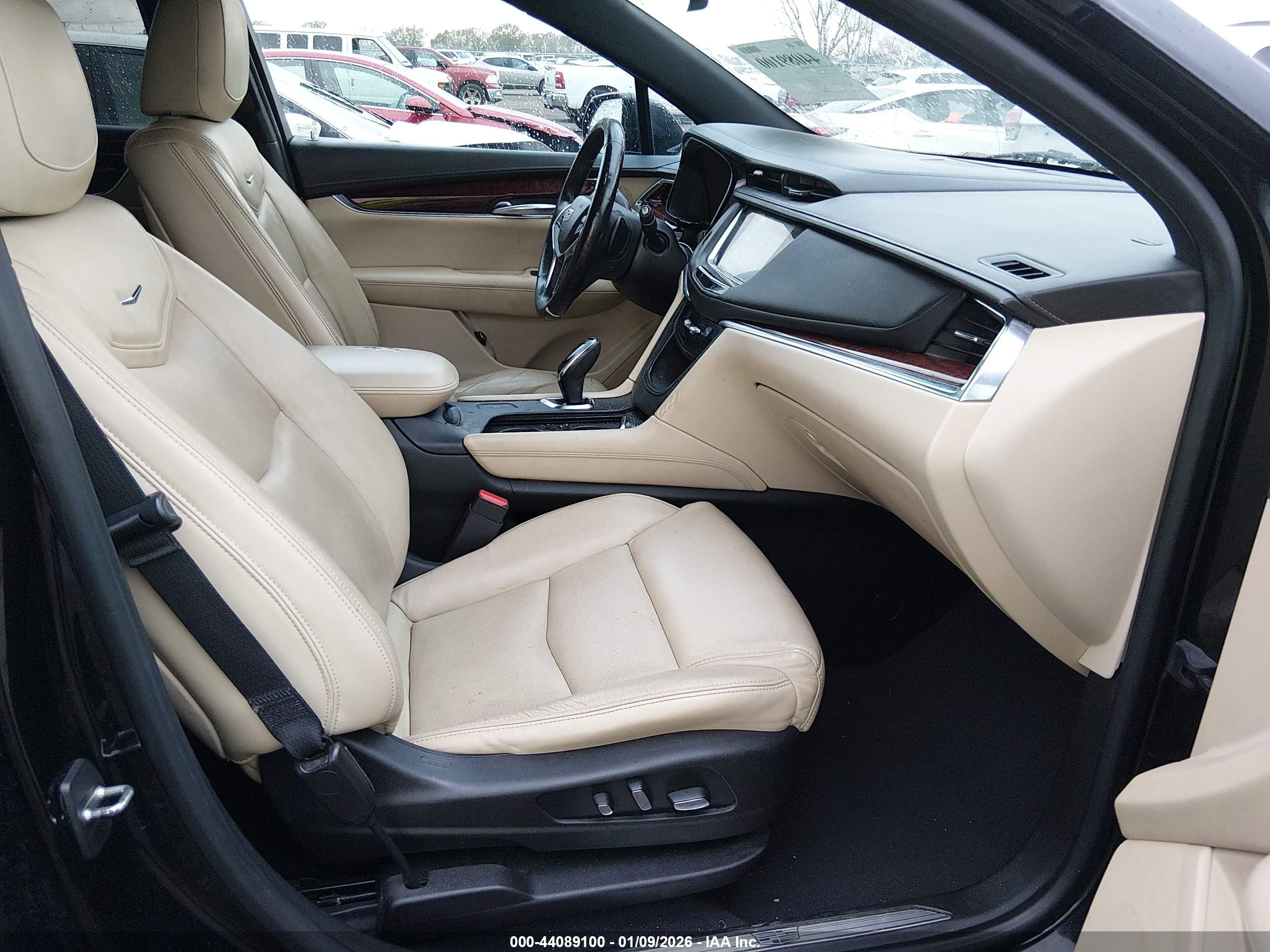 CADILLAC XT5 image 5