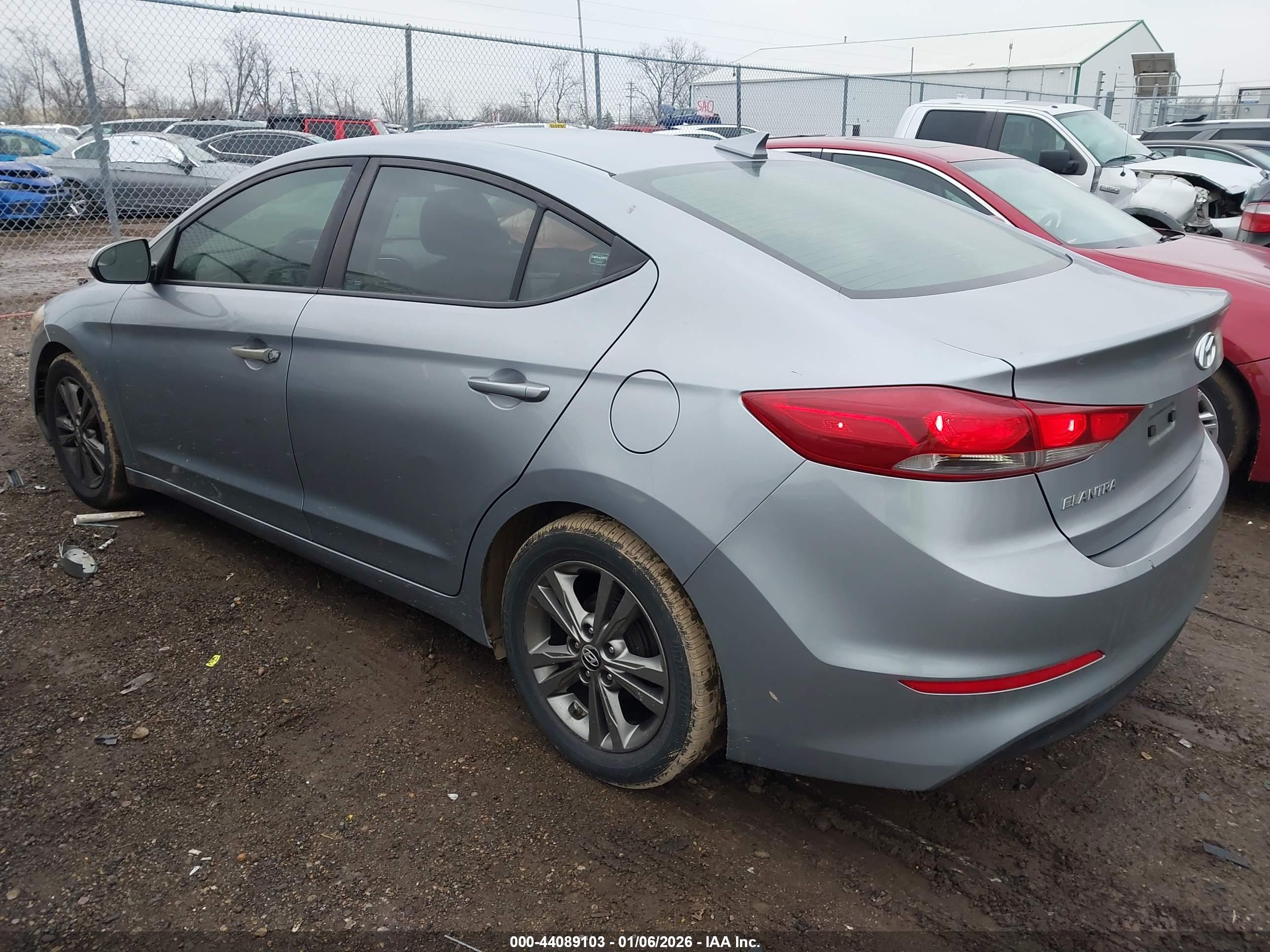 HYUNDAI ELANTRA image 3