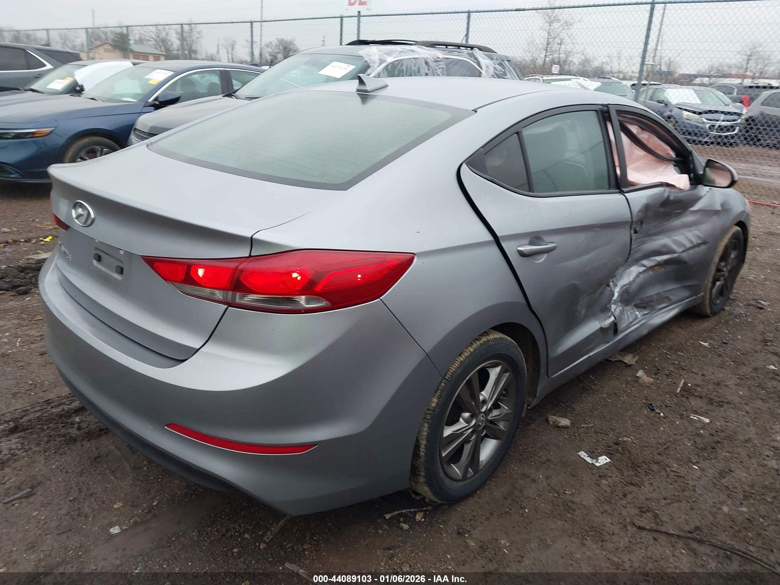 HYUNDAI ELANTRA image 4