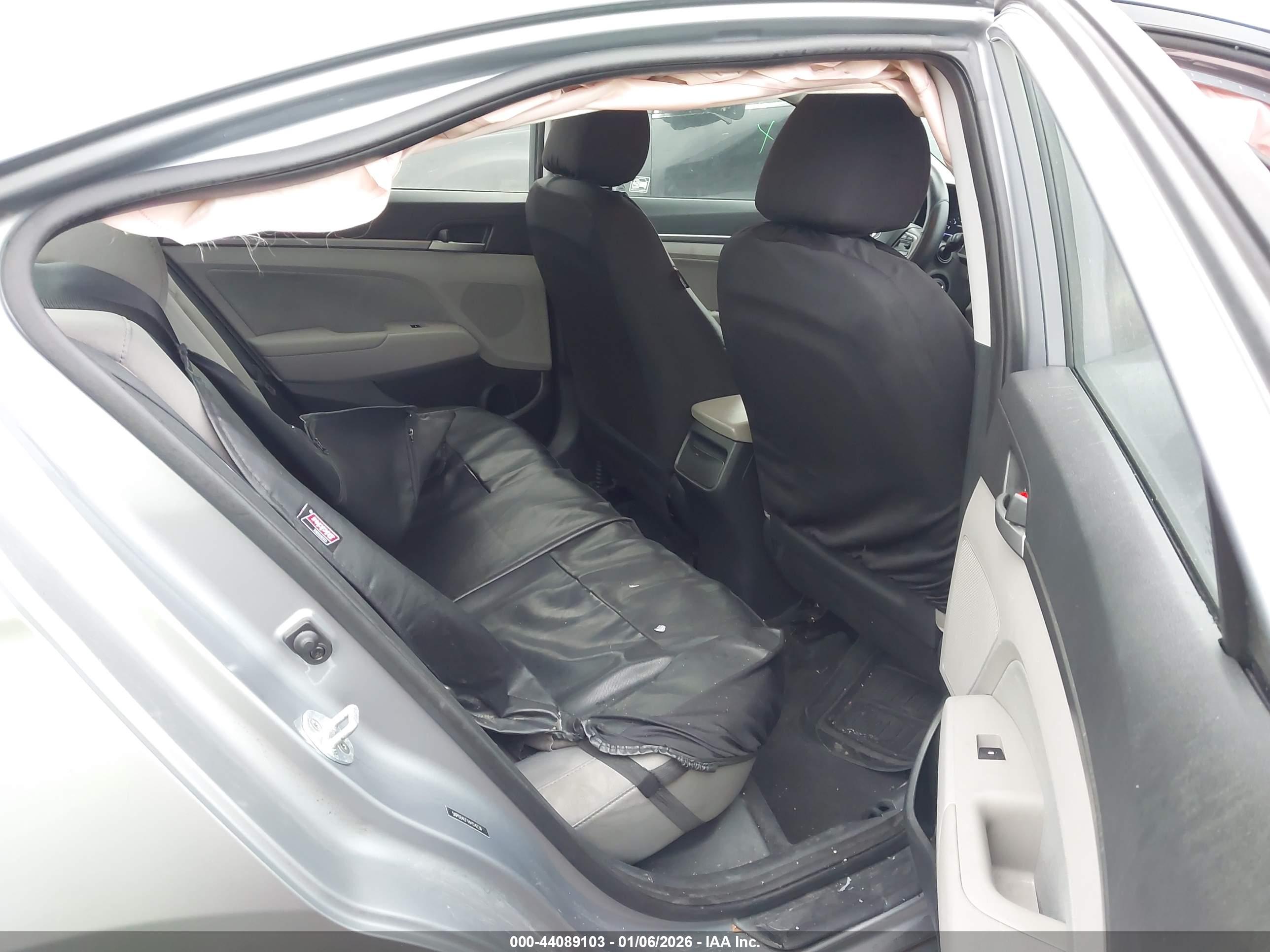 HYUNDAI ELANTRA image 8