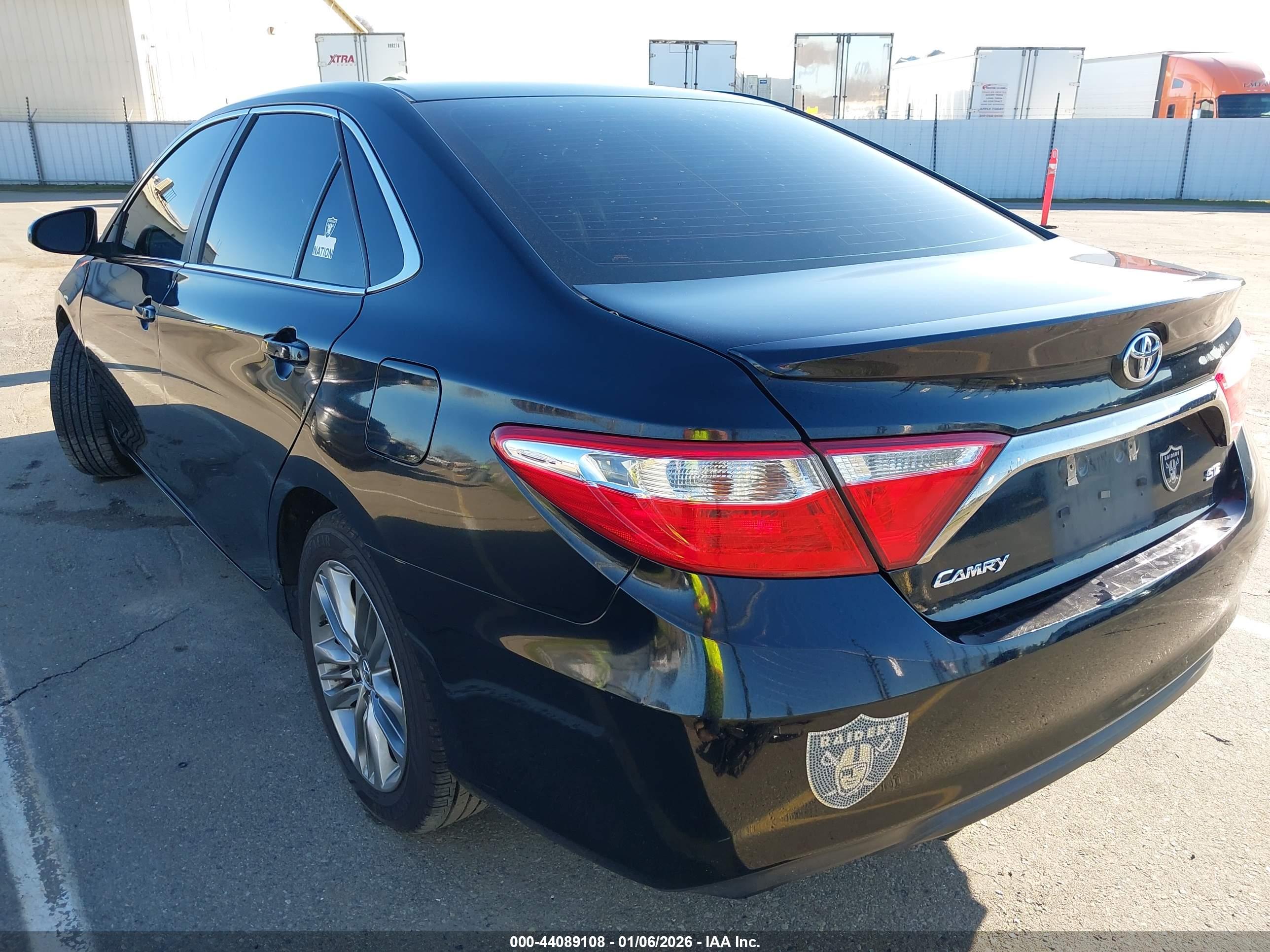 TOYOTA CAMRY image 3