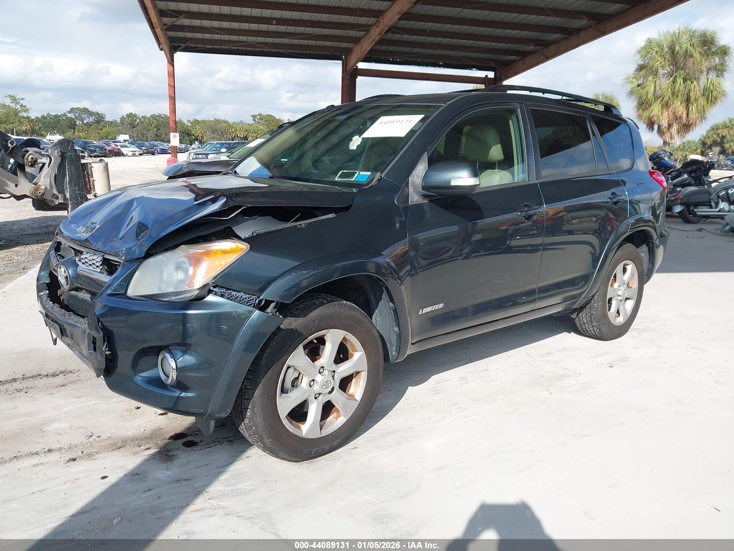 TOYOTA RAV4 image 2