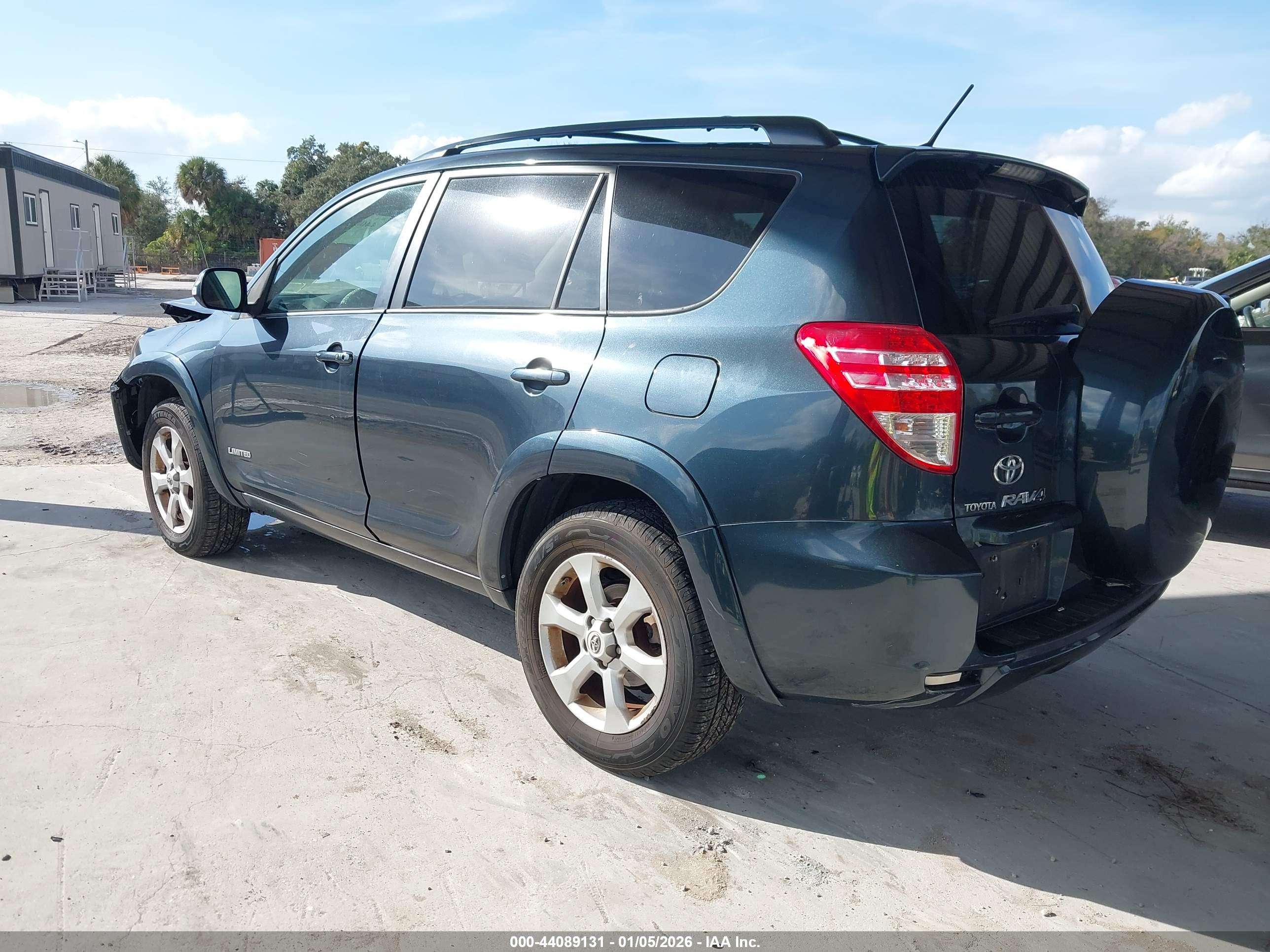 TOYOTA RAV4 image 3