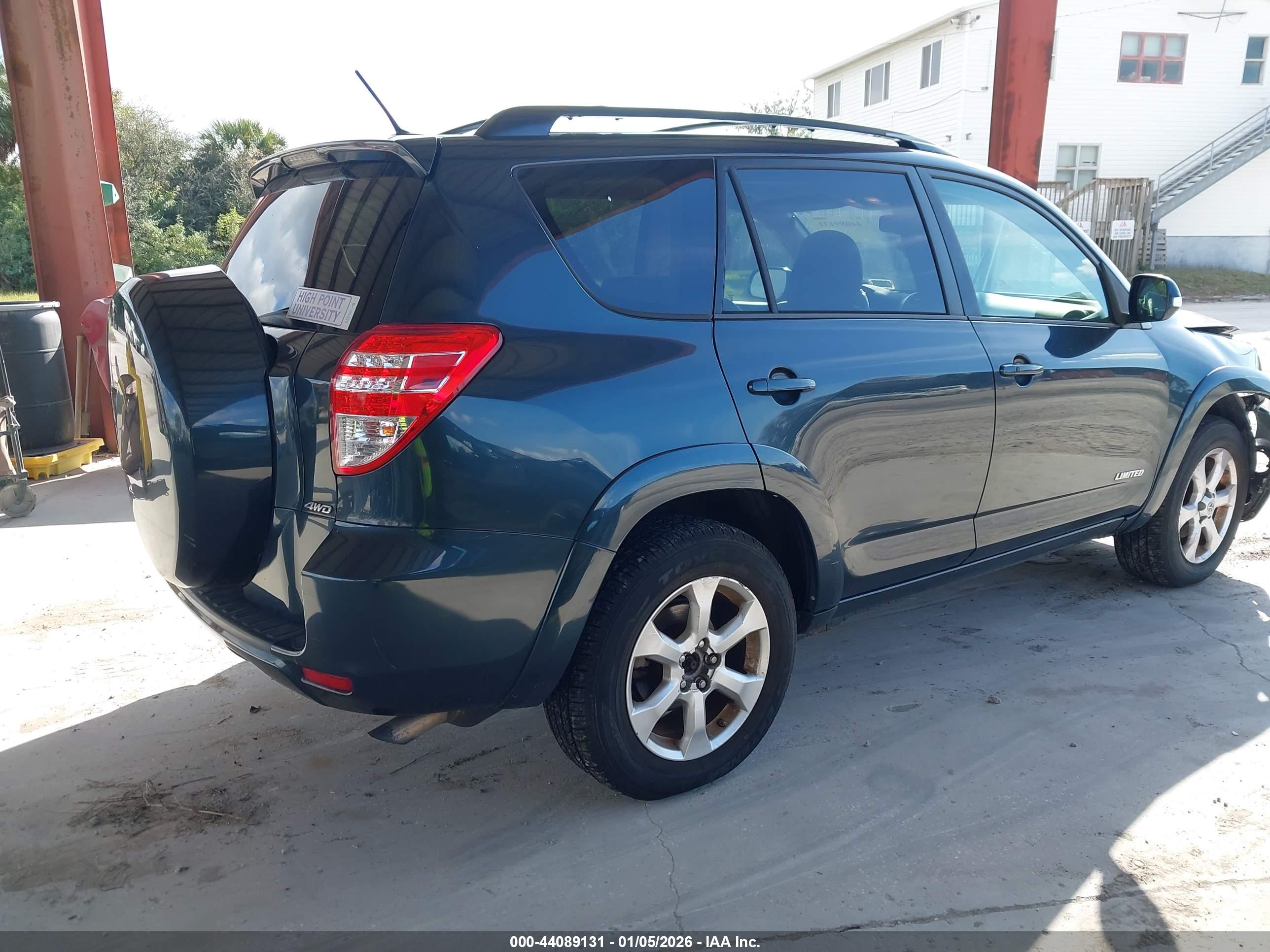 TOYOTA RAV4 image 4