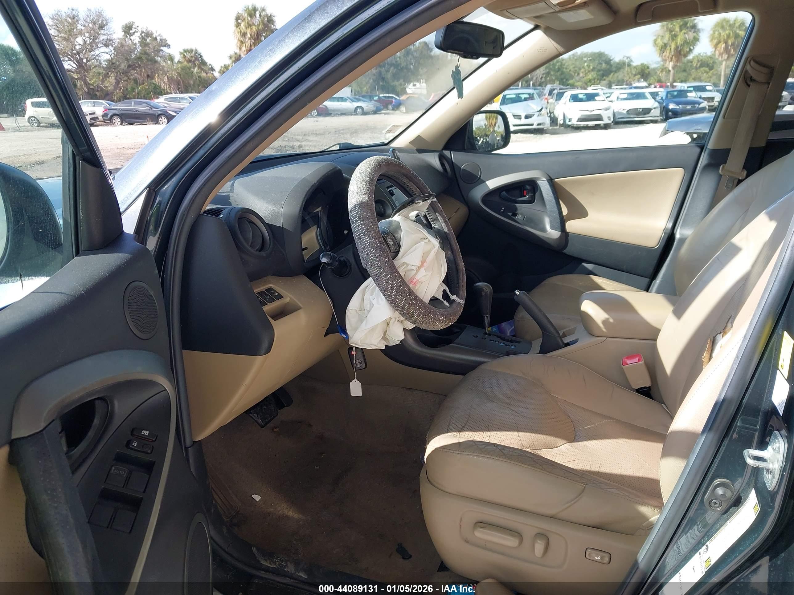 TOYOTA RAV4 image 5