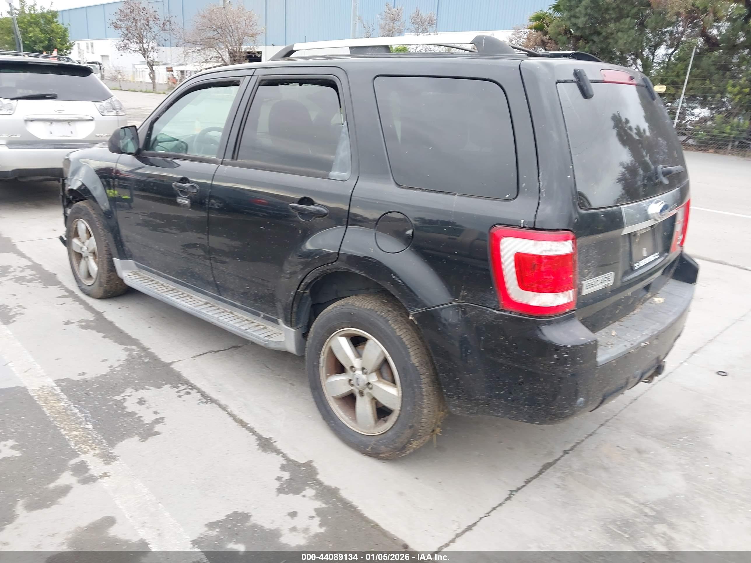 FORD ESCAPE image 3