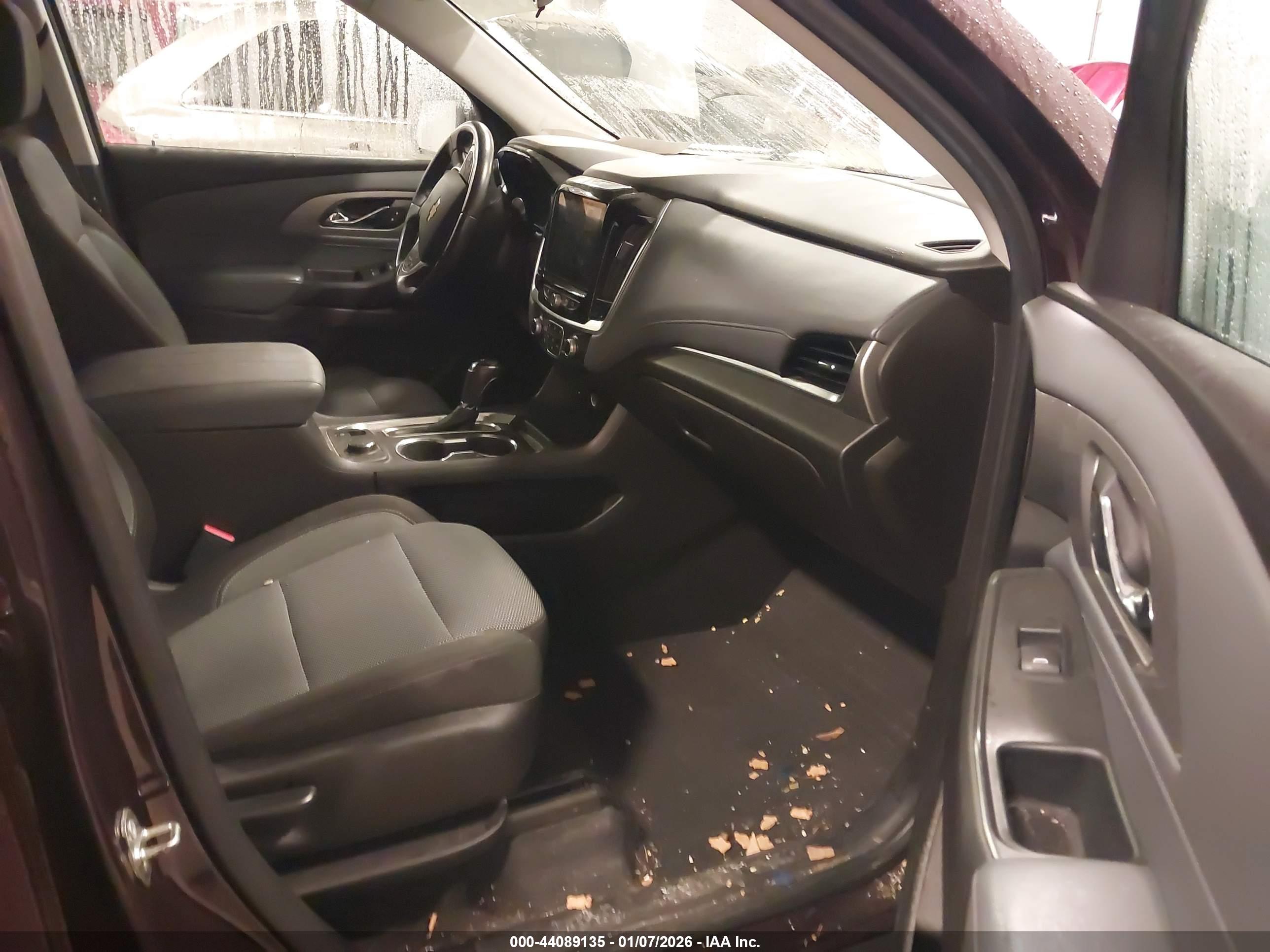 CHEVROLET TRAVERSE image 5