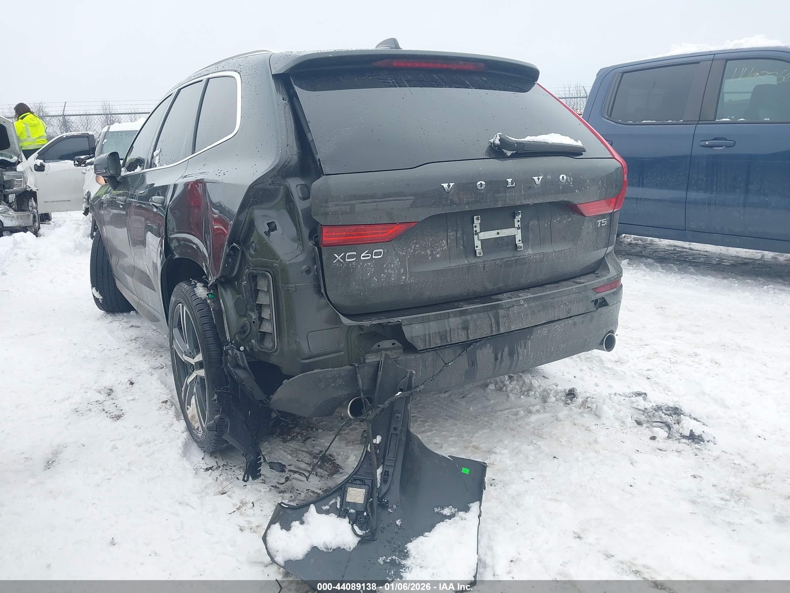 VOLVO XC60 image 6