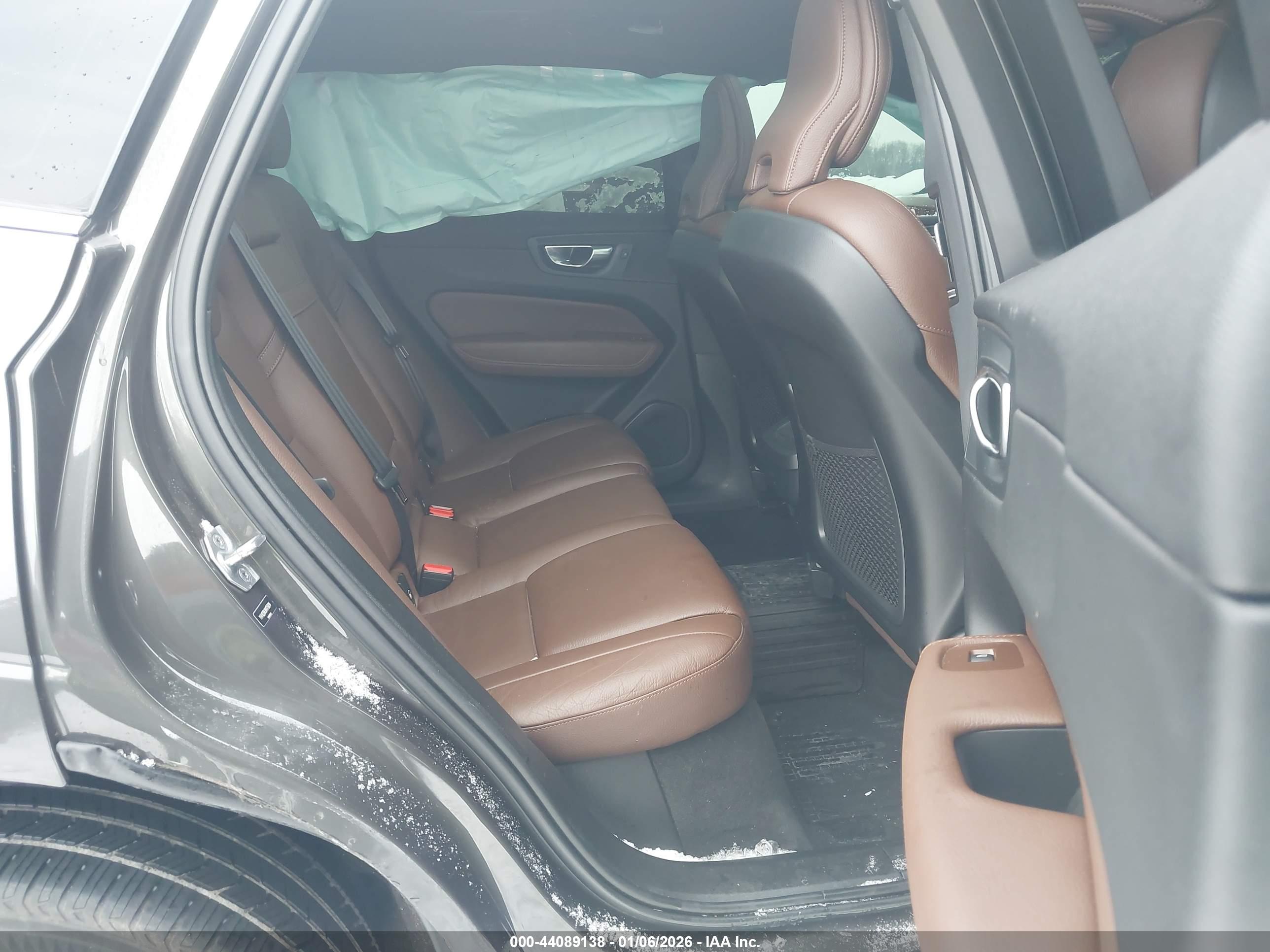 VOLVO XC60 image 8