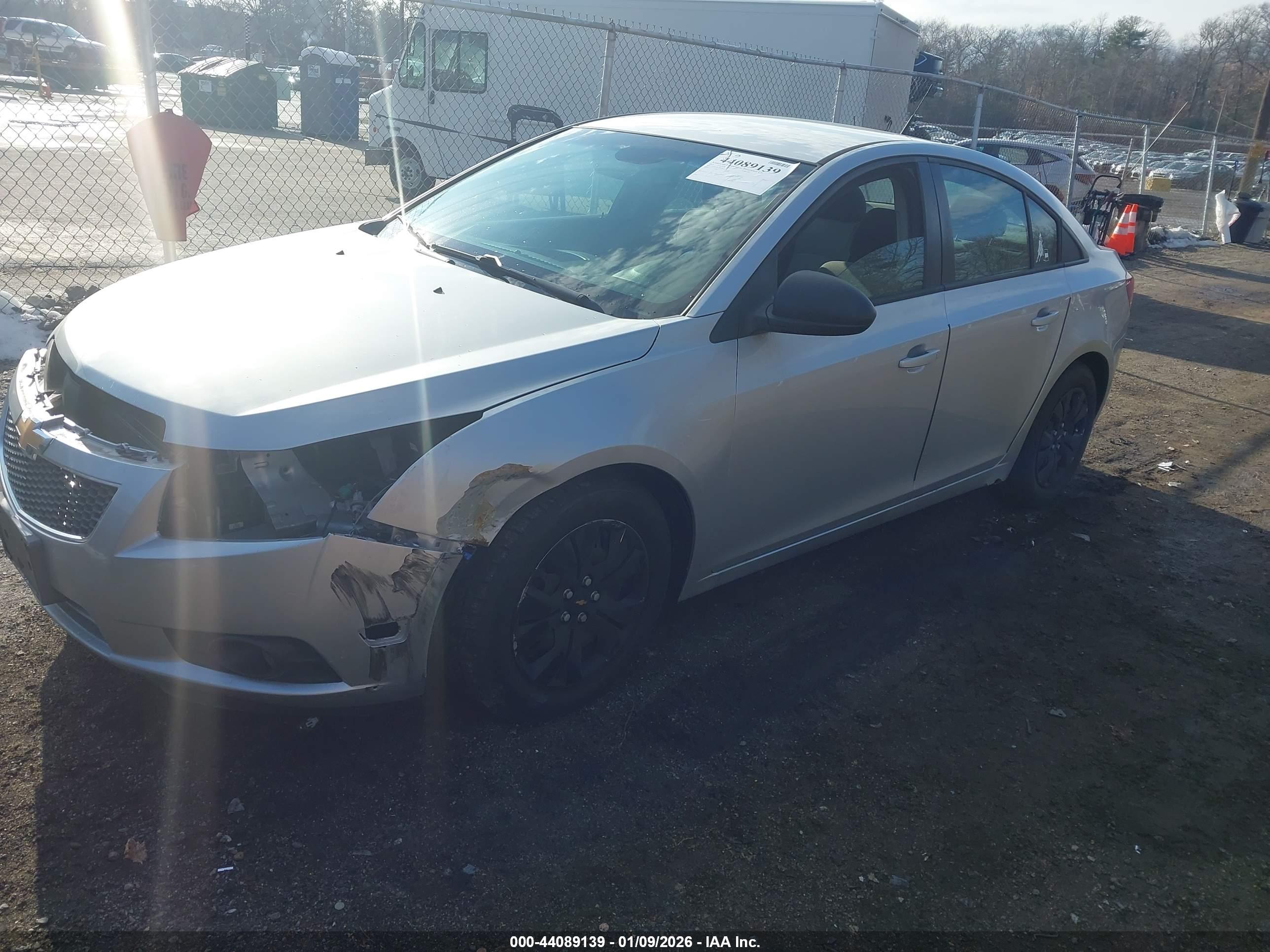 CHEVROLET CRUZE image 2
