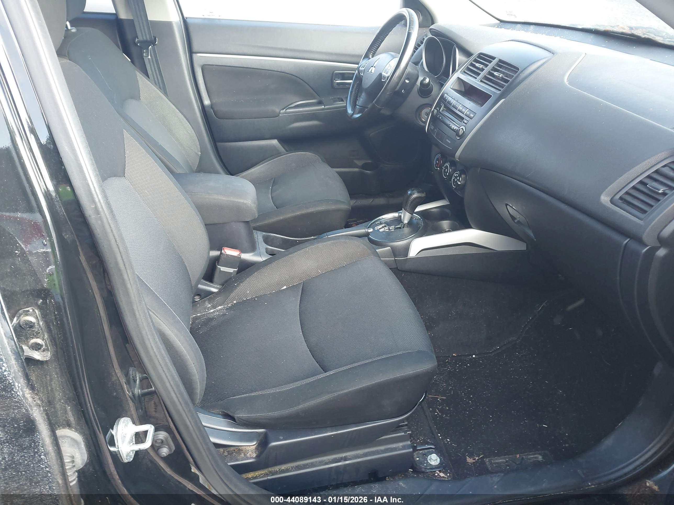 MITSUBISHI RVR image 5