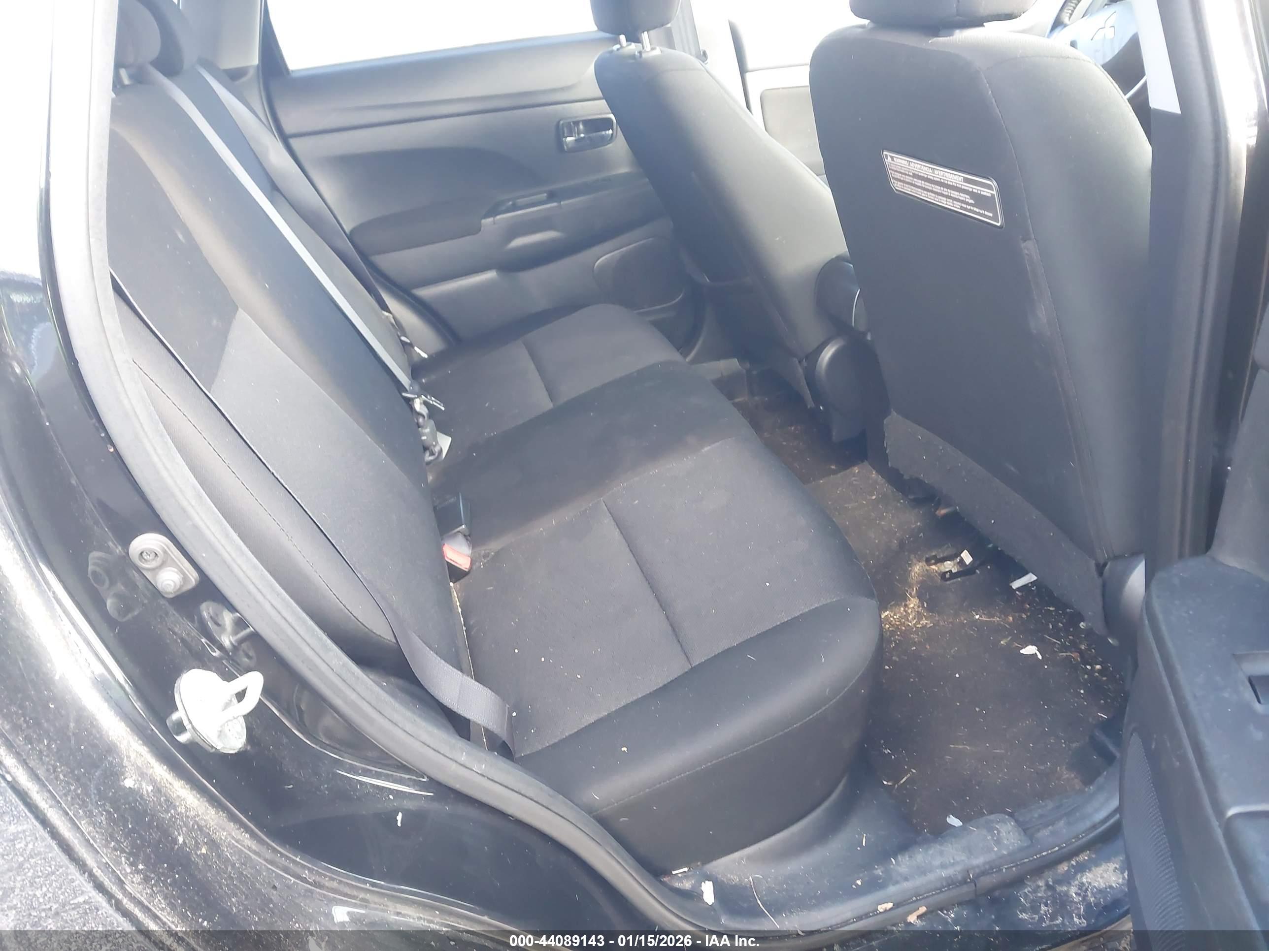 MITSUBISHI RVR image 8