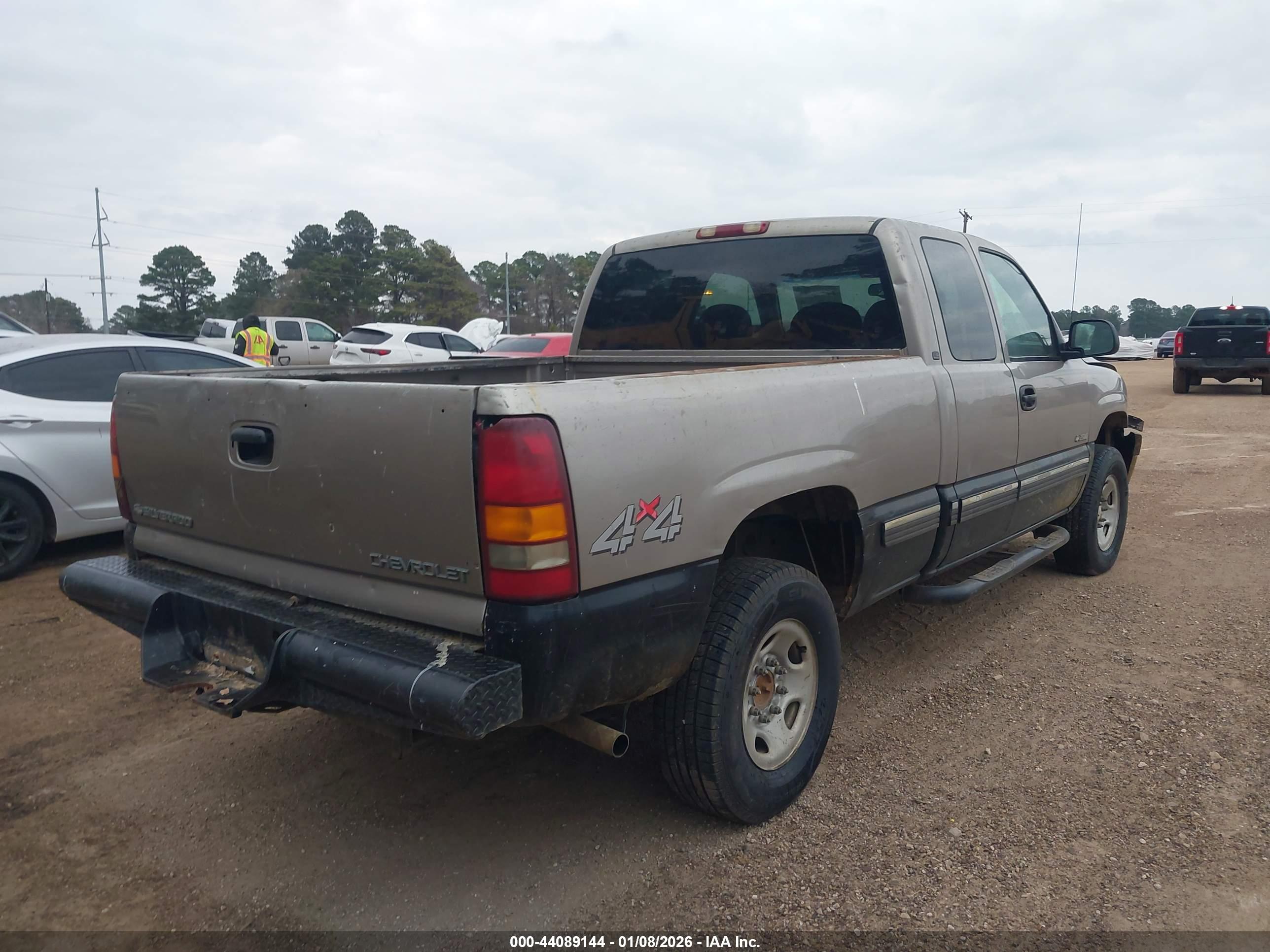 CHEVROLET SILVERADO image 4