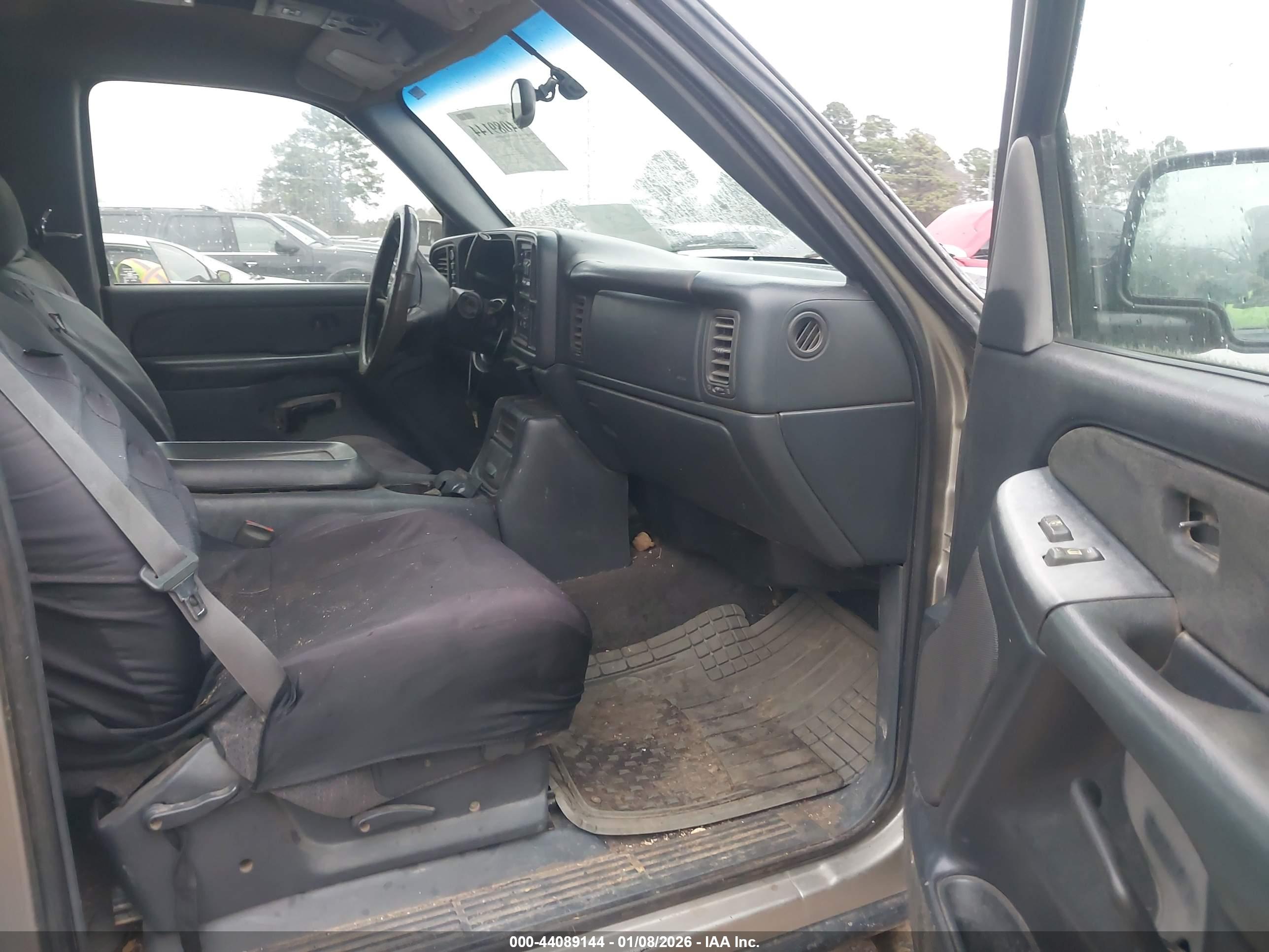 CHEVROLET SILVERADO image 5
