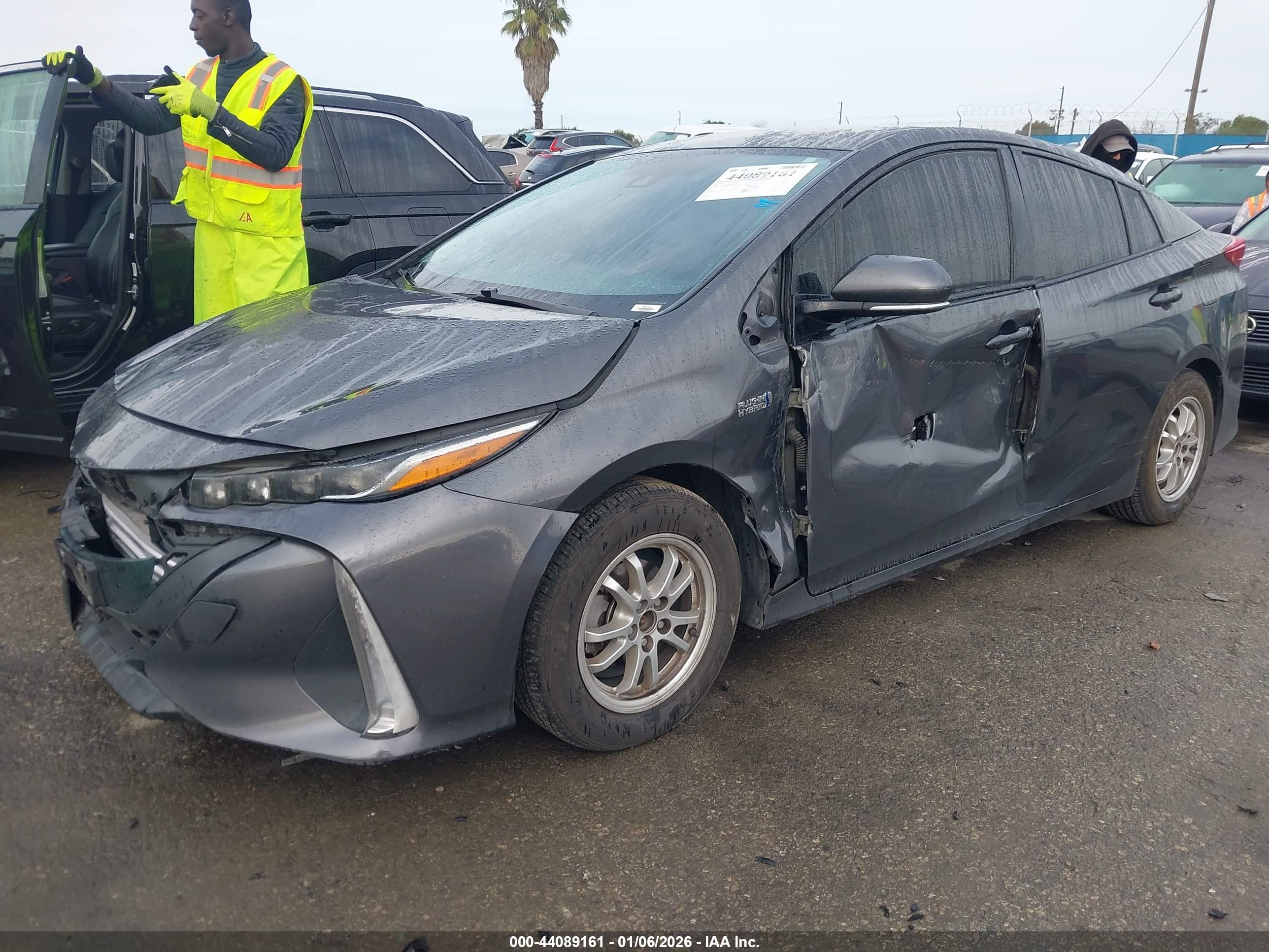 TOYOTA PRIUS image 2