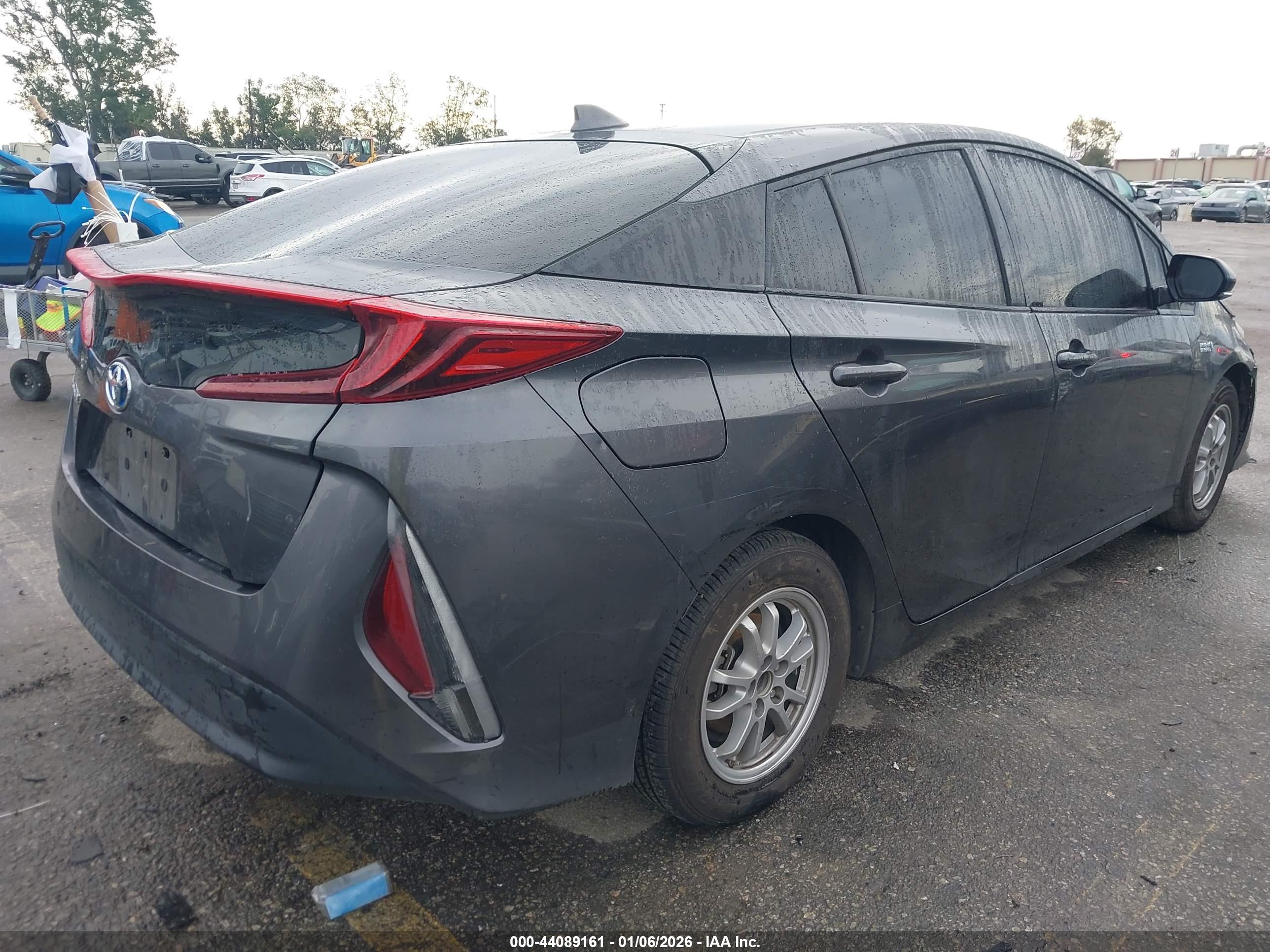 TOYOTA PRIUS image 4