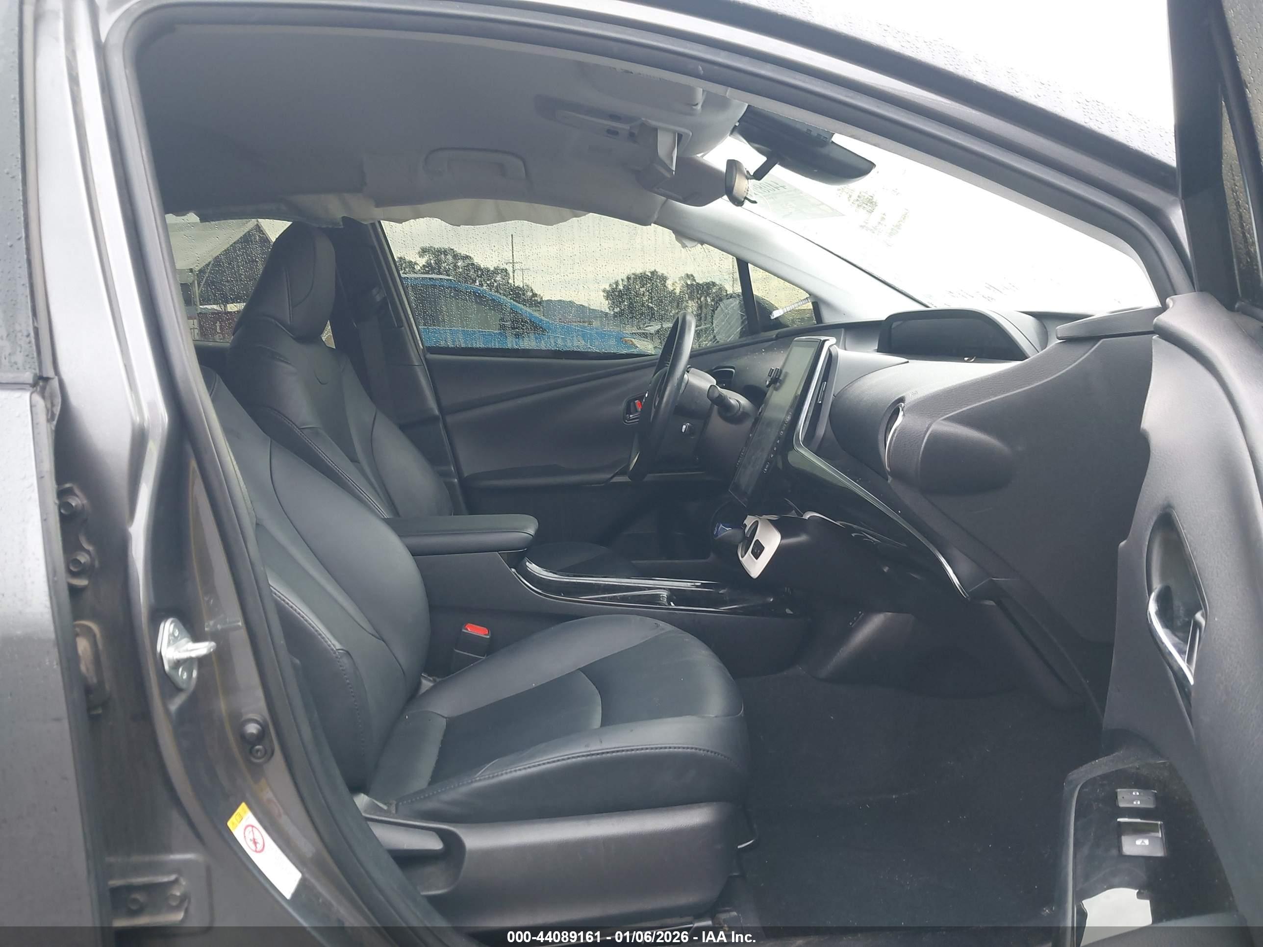 TOYOTA PRIUS image 5