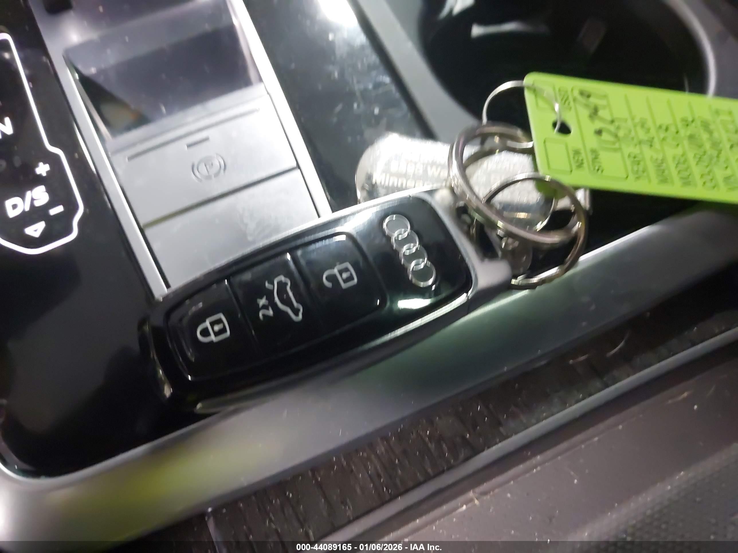 AUDI Q8 image 11