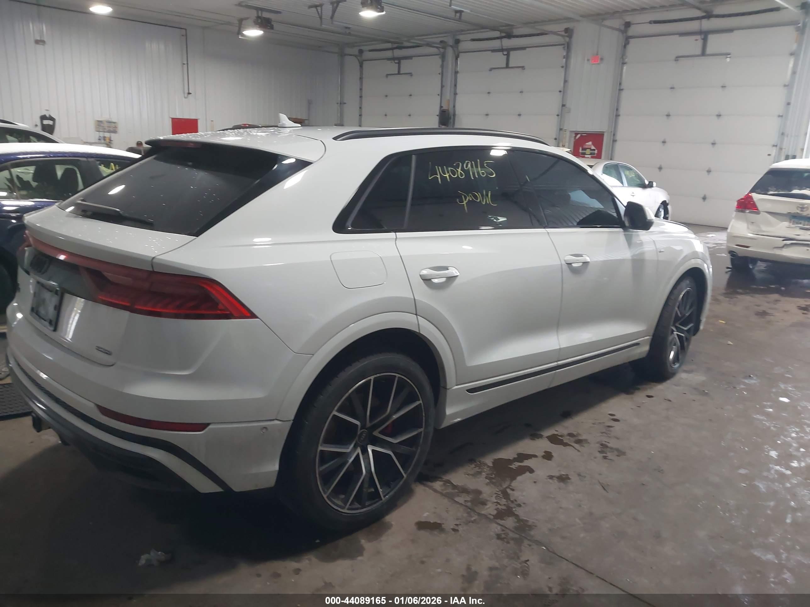 AUDI Q8 image 4