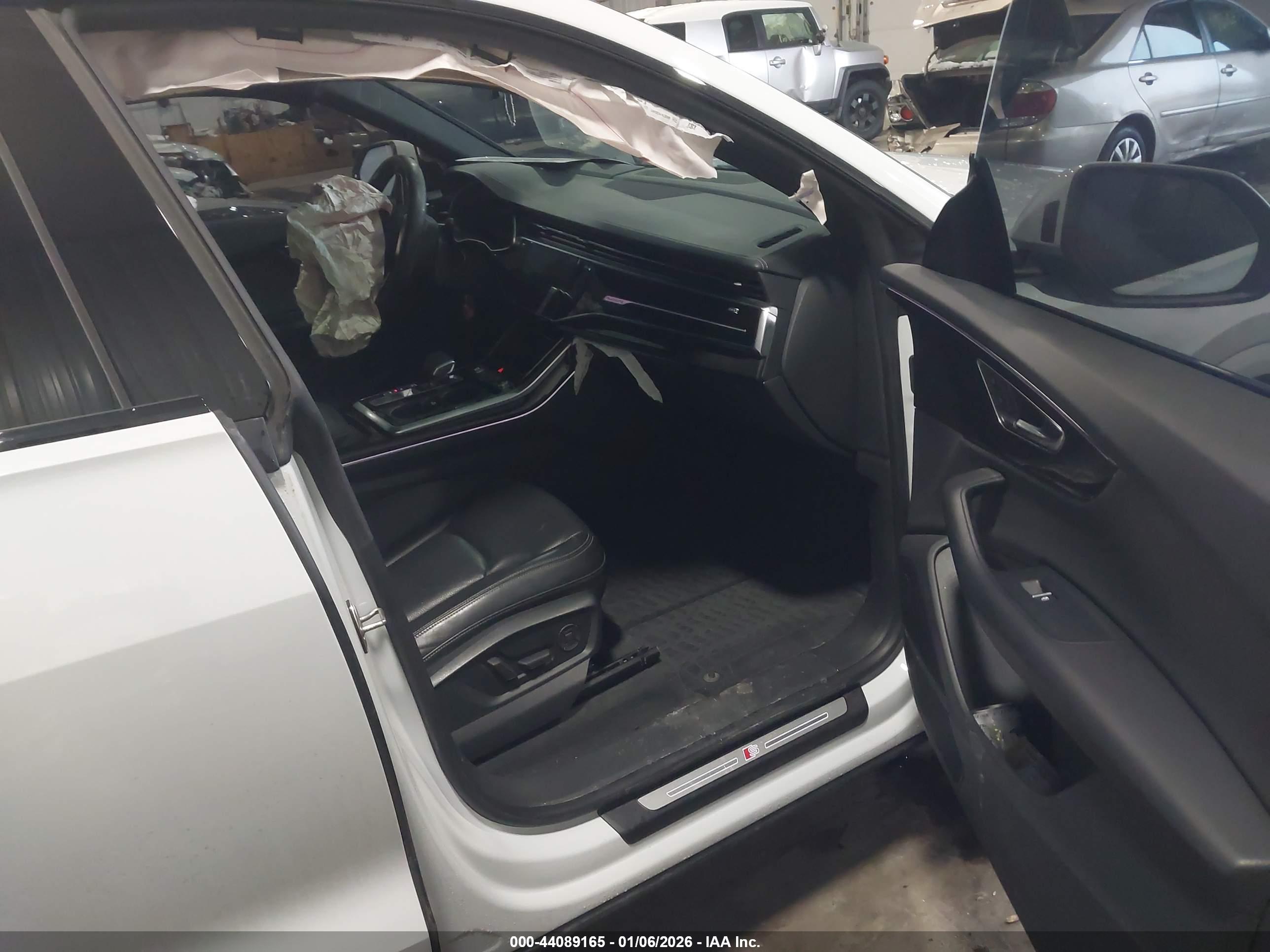 AUDI Q8 image 5