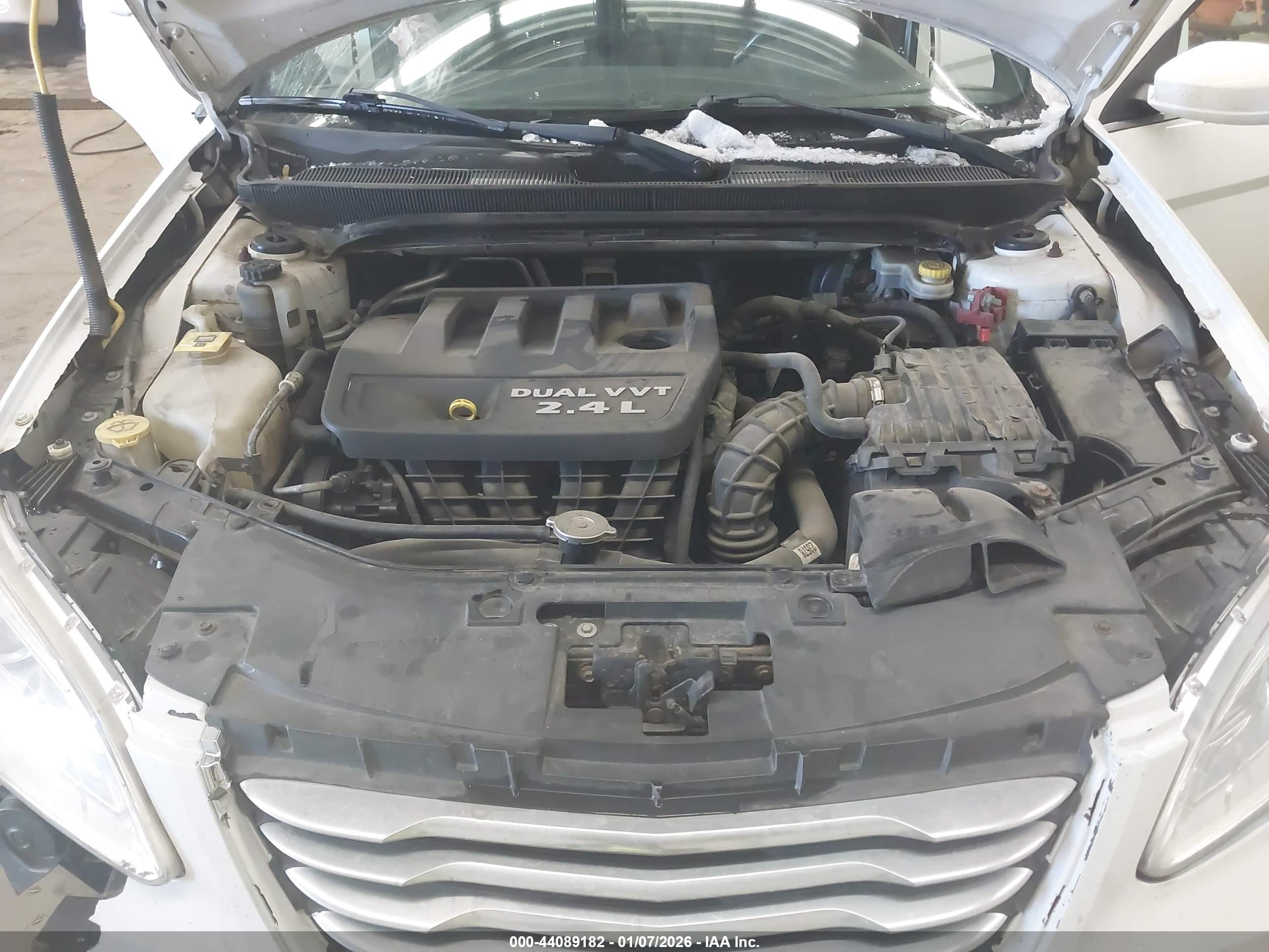 CHRYSLER 200 image 10